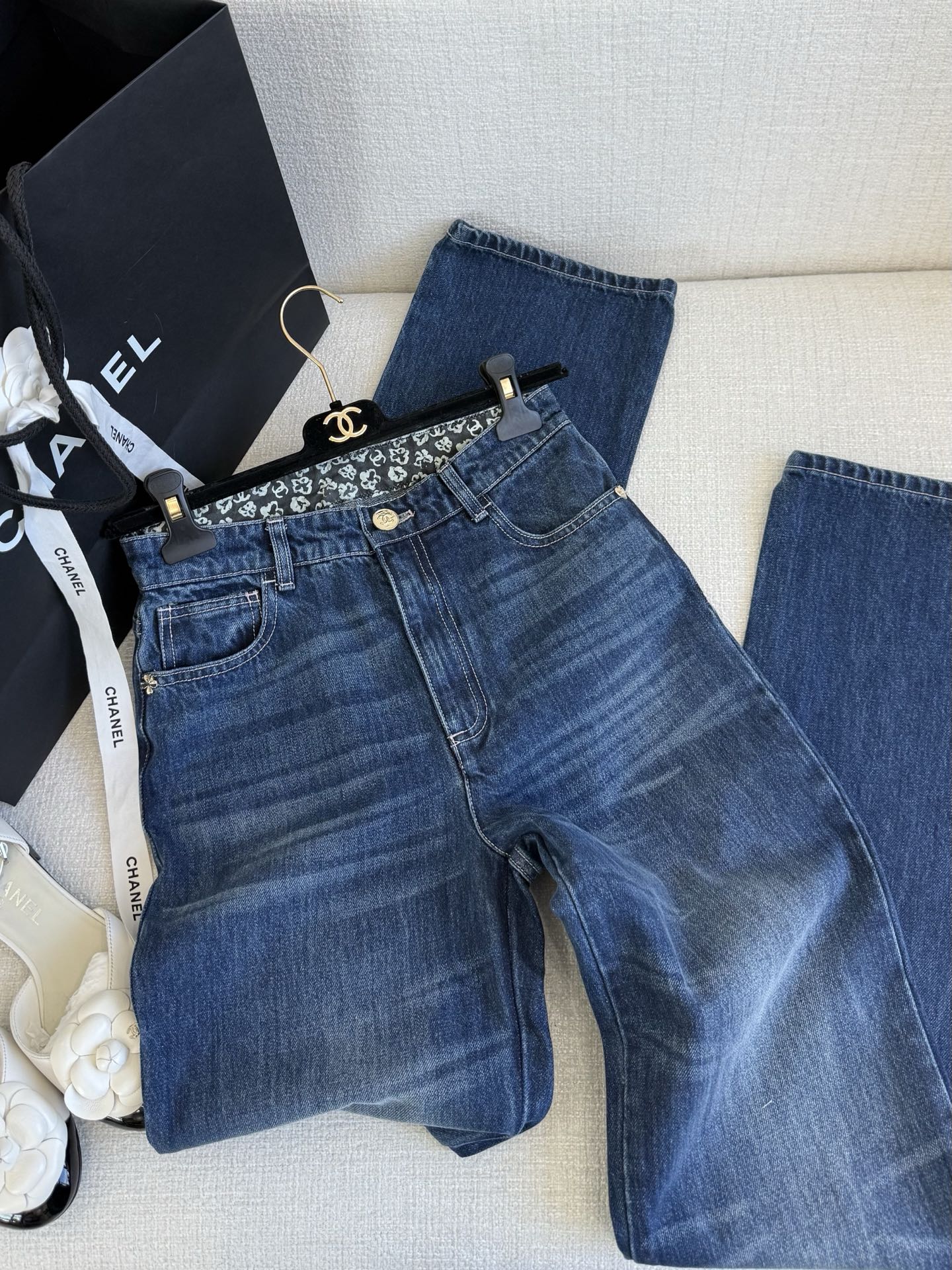 Title: Exclusive Water Shampoo for Stylish Girls Summary: P660 buys stylish tea and water shampoo for a fashionable girl with a visible color bouquet.