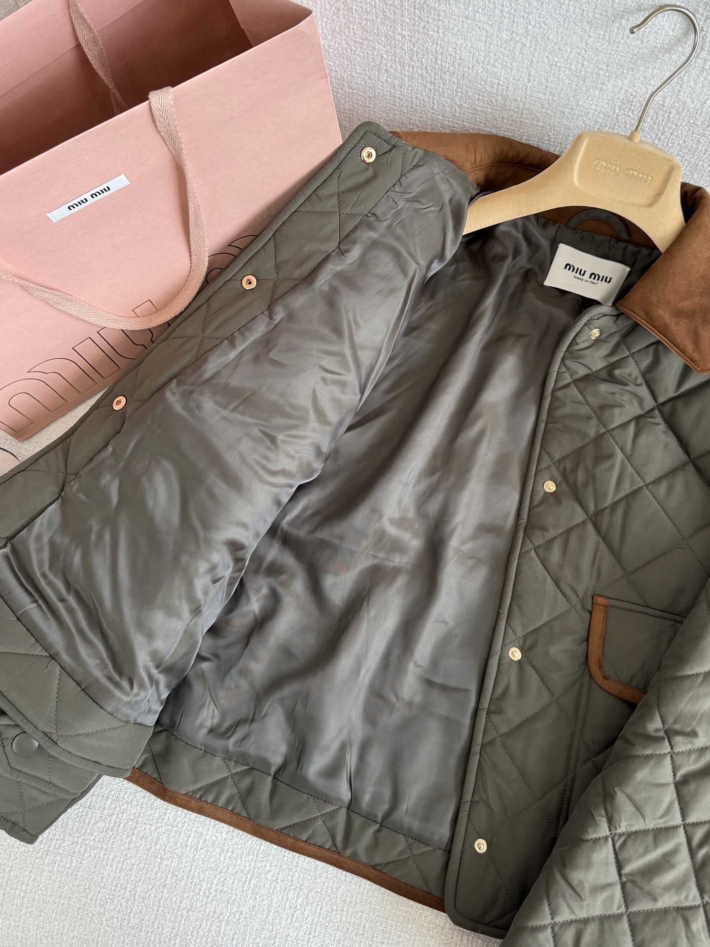 “Female Suit P744: Green-Swinger Jacket and Exclusive Tailor-Made Fabric Purchase by Yb” - 图片 5