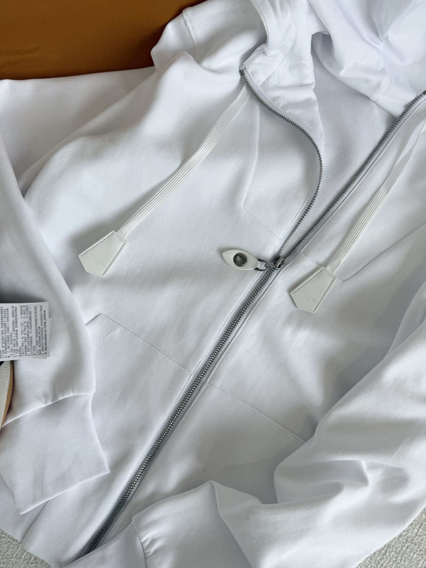 “P684 Female Suit with Simple Design, Leisurely Hat, and Custom Options” - 图片 5