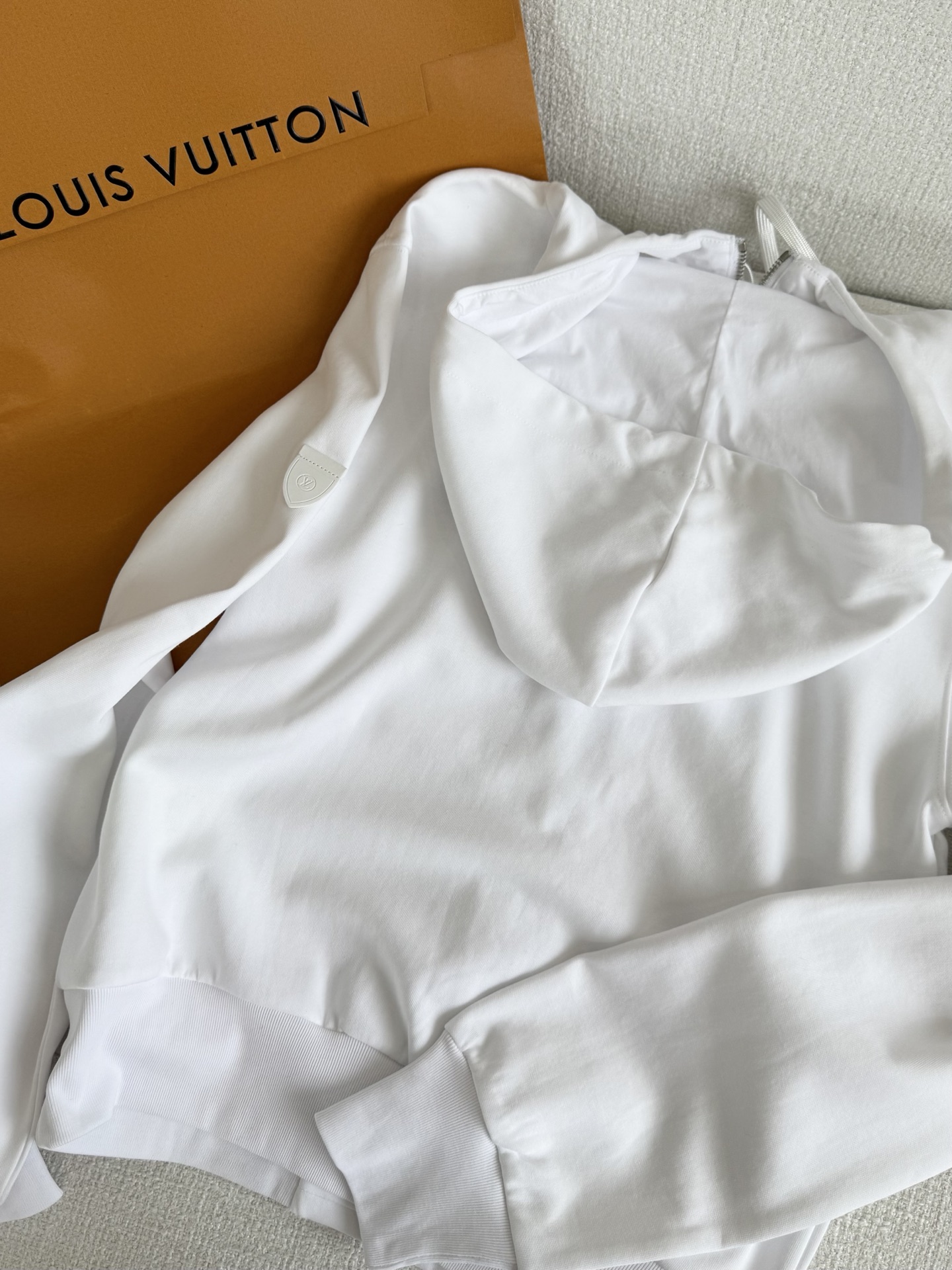 “P684 Female Suit with Simple Design, Leisurely Hat, and Custom Options” - 图片 7