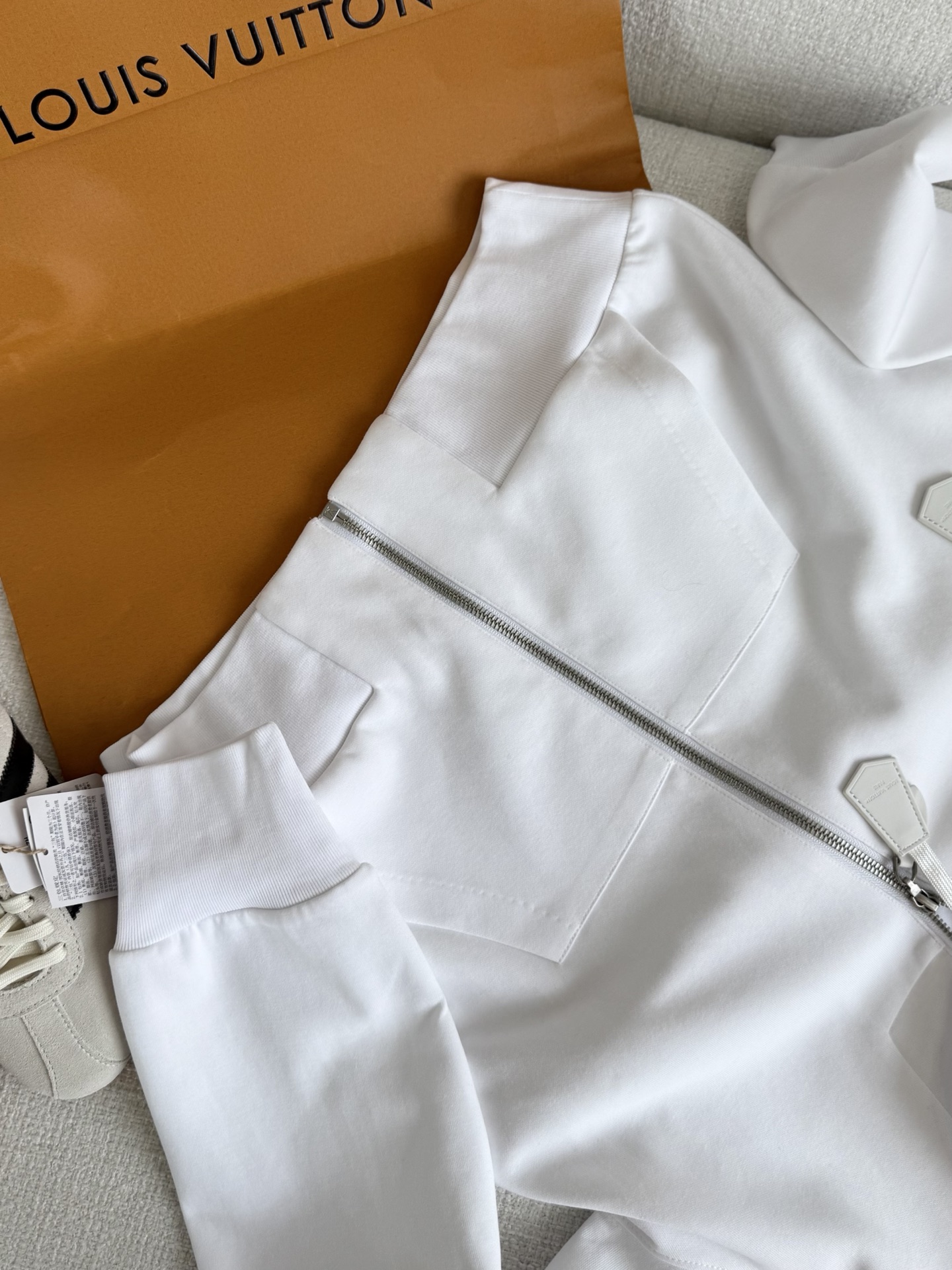 “P684 Female Suit with Simple Design, Leisurely Hat, and Custom Options” - 图片 4