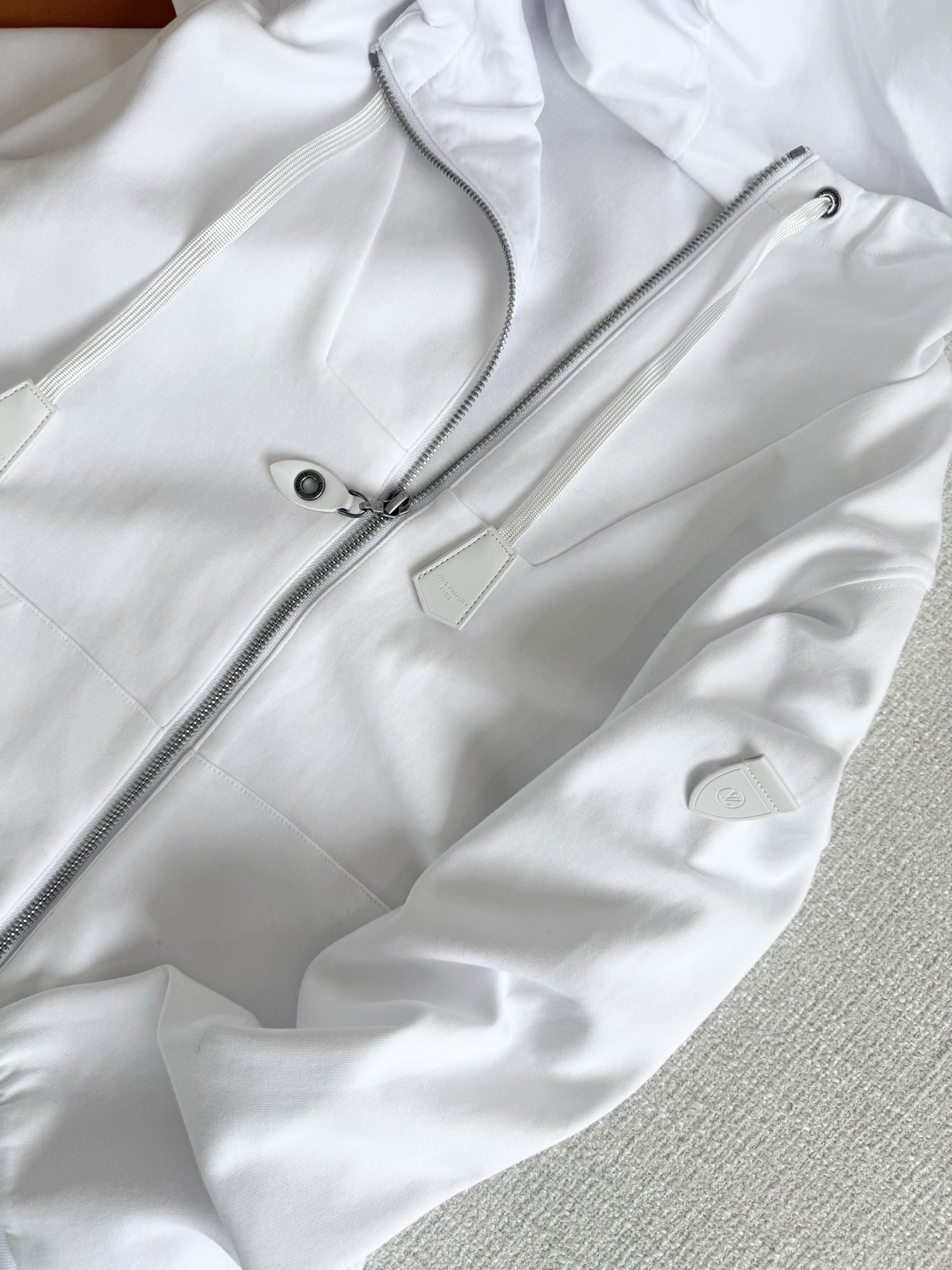 “P684 Female Suit with Simple Design, Leisurely Hat, and Custom Options” - 图片 3