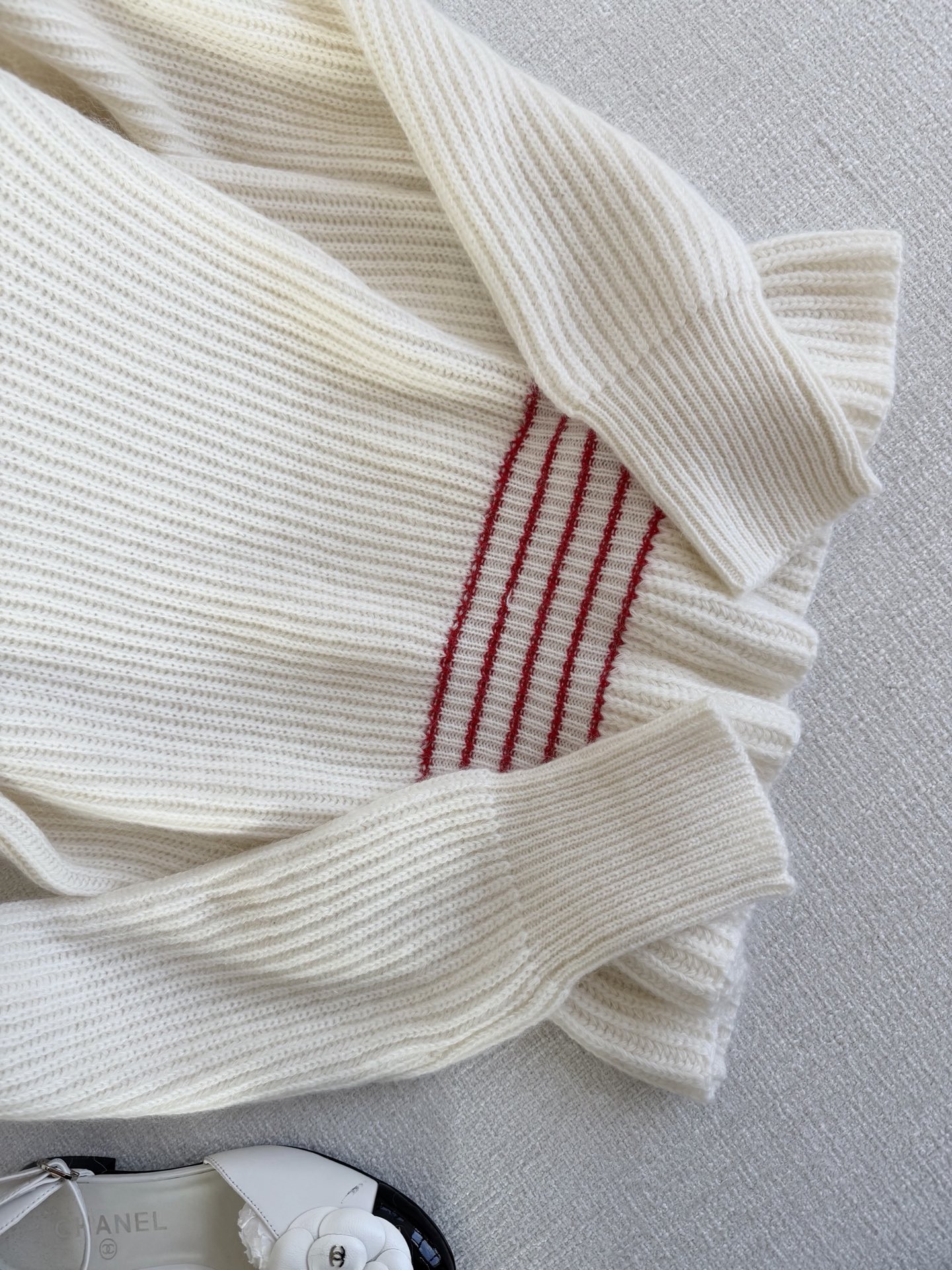 Elegant Cream White Turtleneck Sweater with Ruffle Hem and Red Stripe 6 i1763032617049 1020 0 4