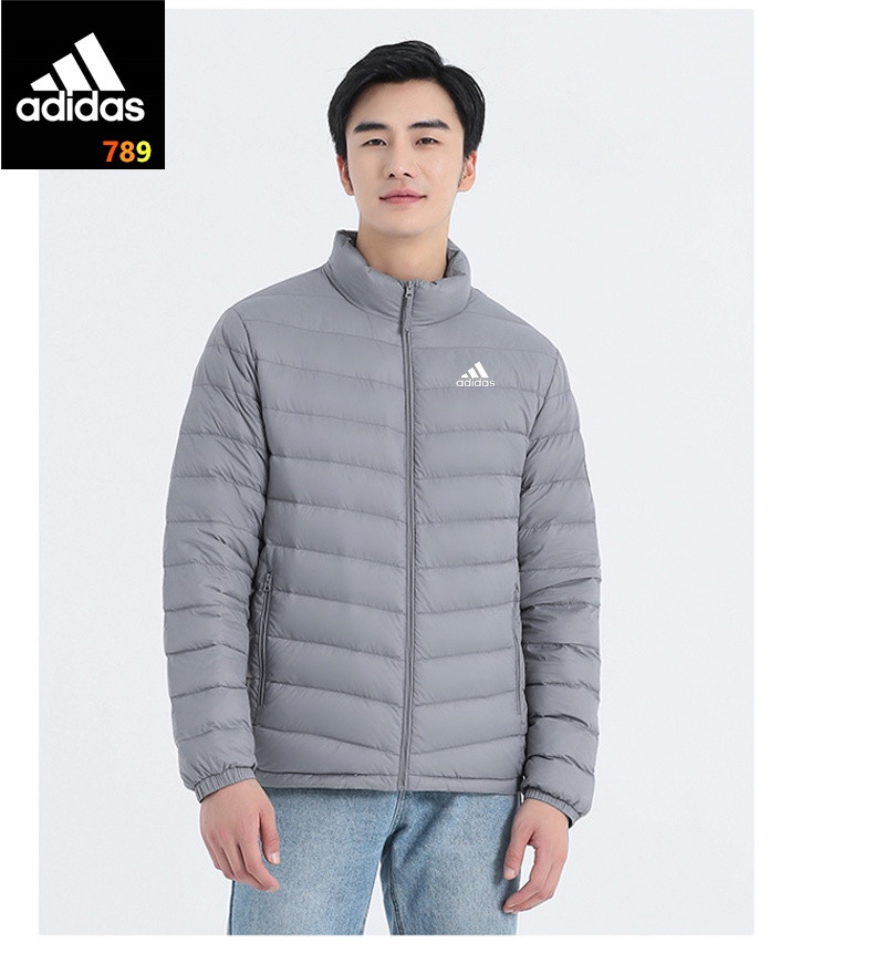 【羽绒服】系列
P300💰
Adidas阿迪达斯
 白鸭绒🔥 保暖抗寒 高品质 真标防伪扫描 做工精细 即转即卖 😊 休闲运动必备款 市场独家实拍