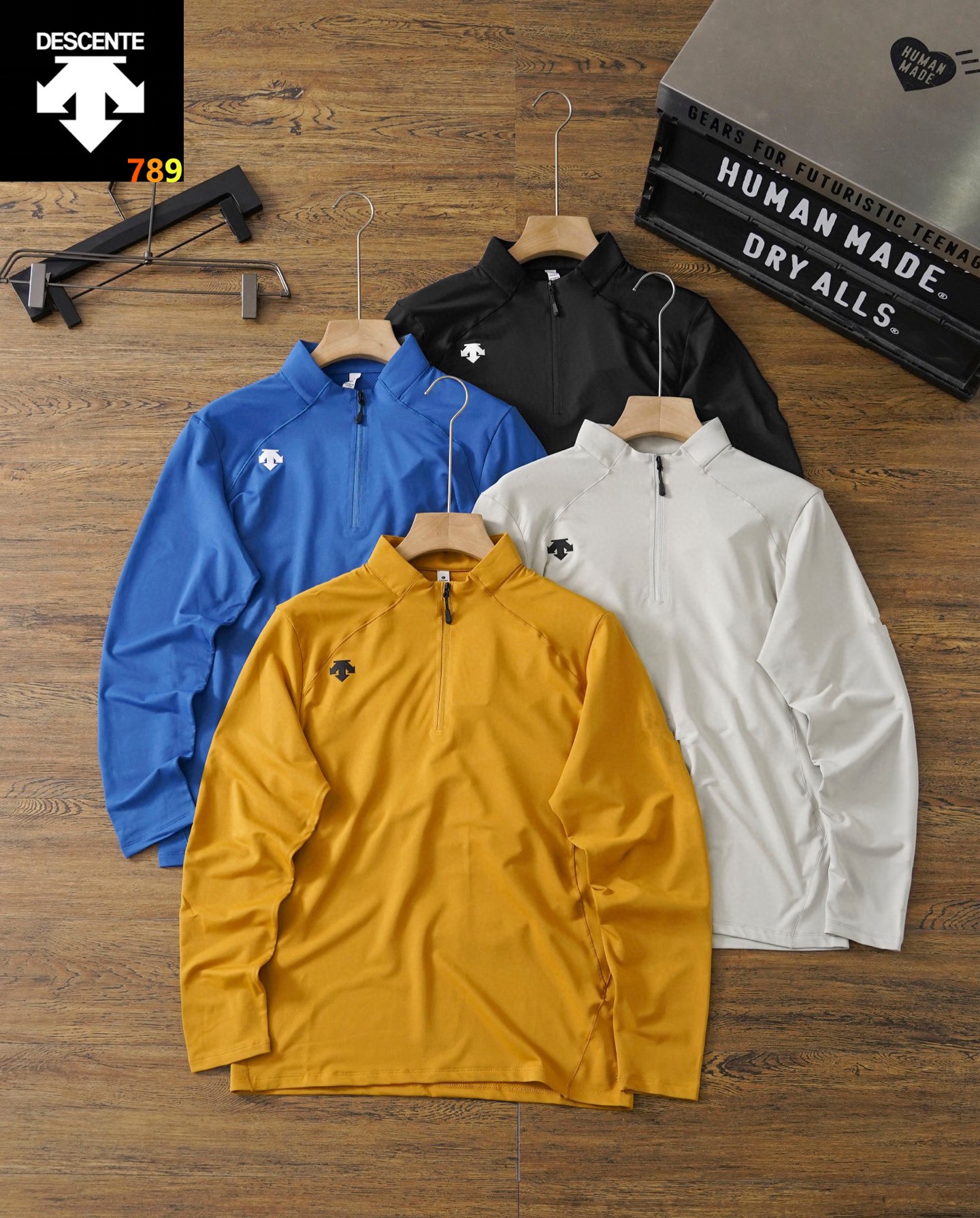 秋冬新款,DESCENTE迪桑特都市旅行简约范路线系列户外运动休闲圆领套头卫衣! 柜子款同步! 精梳爽滑华棉面料,布面细腻光洁,柔软亲肤. 胸口标志性迪家logo印花,肩膀处3D立体独特顺色三角标,增添时尚感和趣味性. 后背顺色图案,更显低调! 3D立体剪裁,上身挺括有型,触感舒适! 颜色:黑色.白色.蓝色.黄色