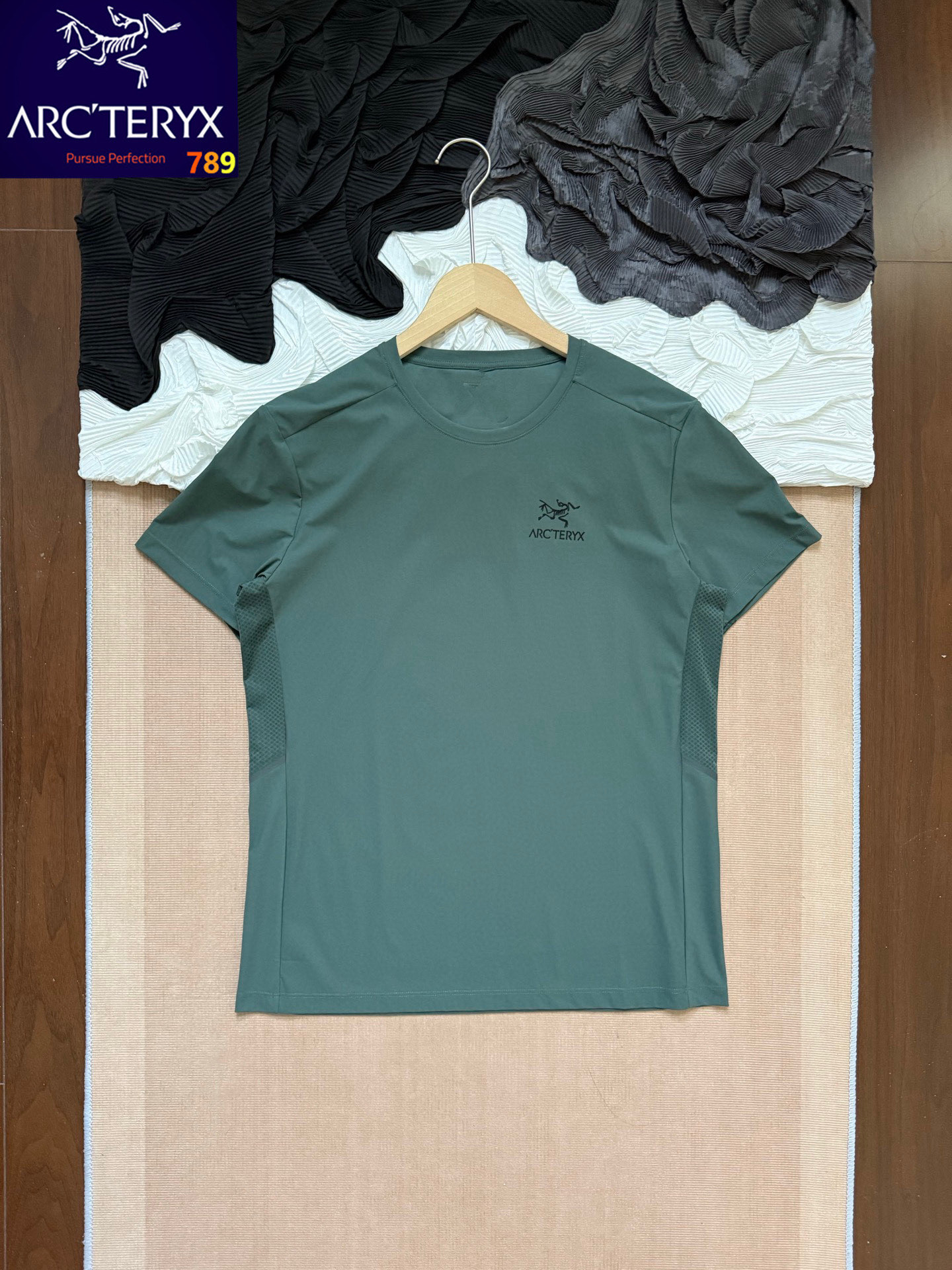 ARC'TERYX 始祖鸟 基础立体logo 圆领运动户外速干短袖T恤