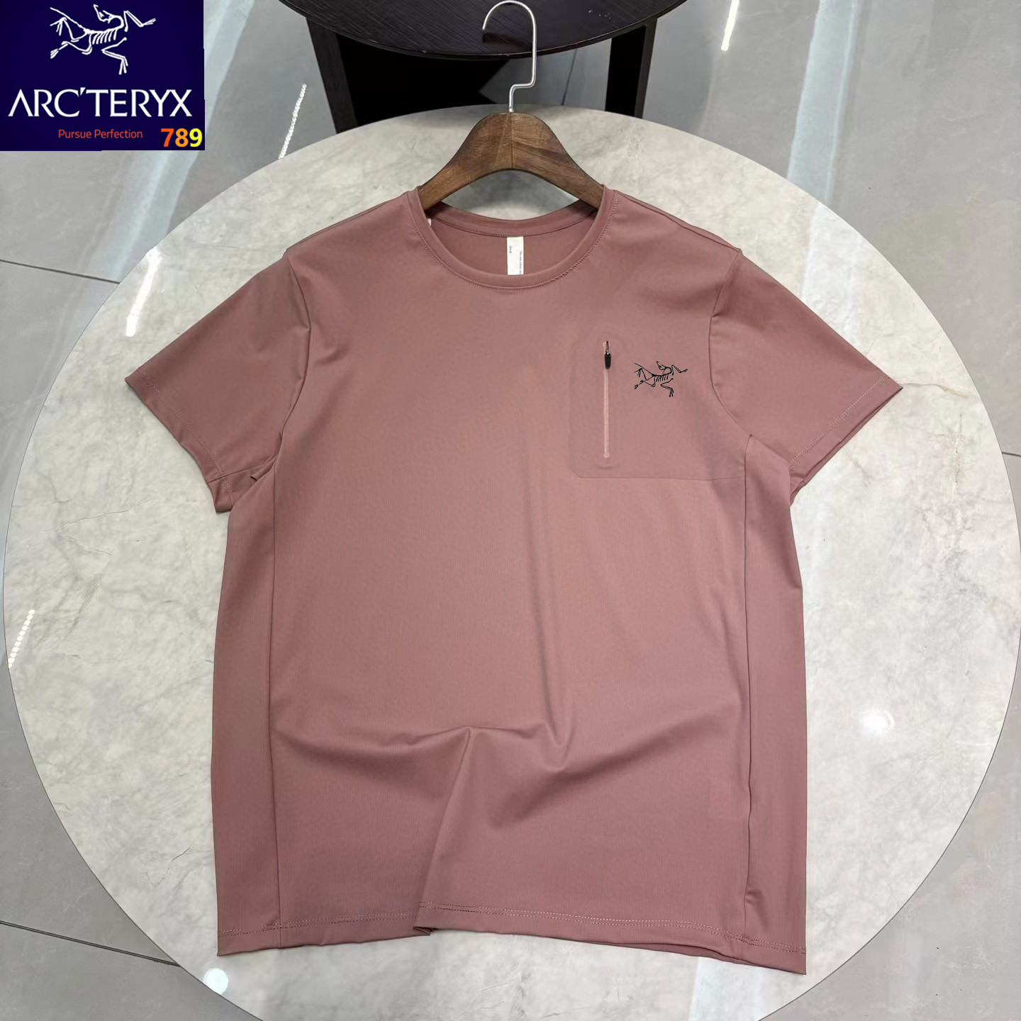 始祖鸟夏季新款压胶冰丝短袖 新款冰丝压胶短袖上衣-Chinese UA Cheap High Quatity Brand Clothes Bags handbags Sneakers wholesale wholesaler seller from China Factory suppliers Fashion Clothing Shoes best Quality Beautiful Price 始祖鸟夏季新款压胶冰丝短袖 新款冰丝压胶短袖上衣