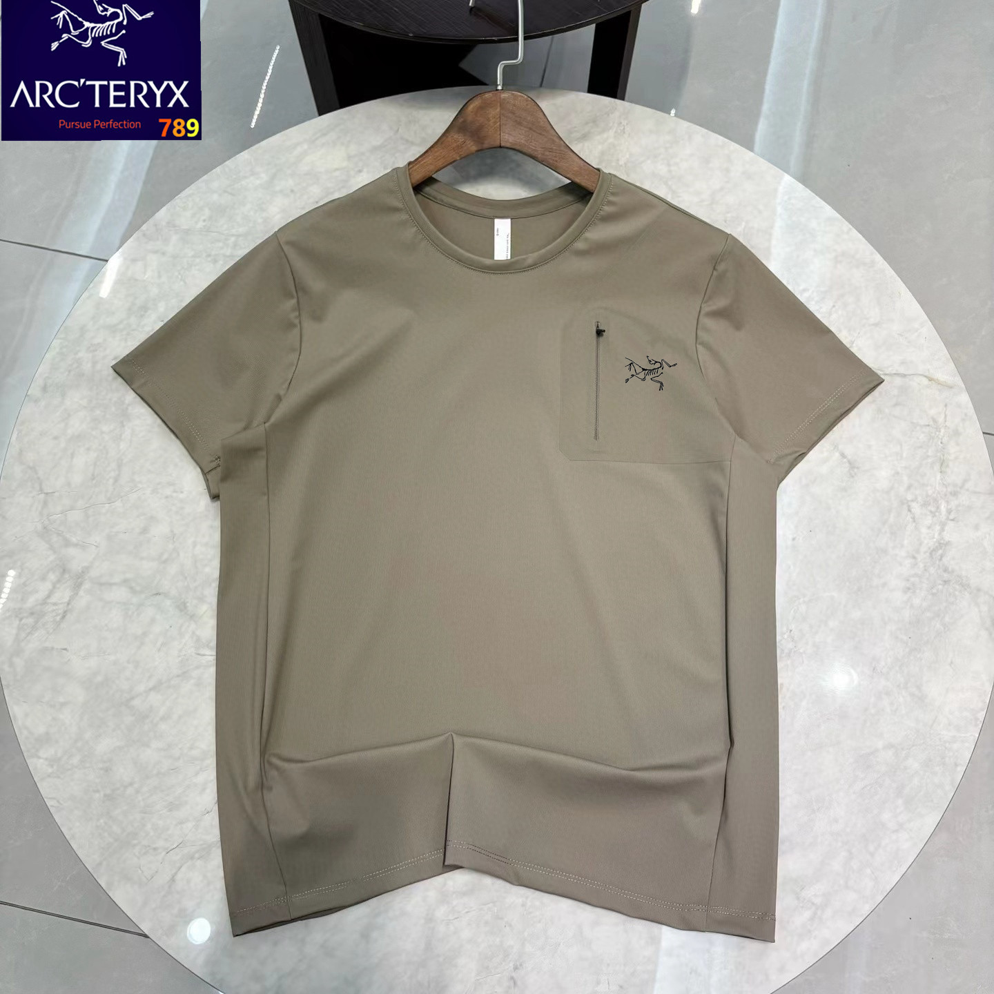始祖鸟夏季新款压胶冰丝短袖 新款冰丝压胶短袖上衣-Chinese UA Cheap High Quatity Brand Clothes Bags handbags Sneakers wholesale wholesaler seller from China Factory suppliers Fashion Clothing Shoes best Quality Beautiful Price 始祖鸟夏季新款压胶冰丝短袖 新款冰丝压胶短袖上衣