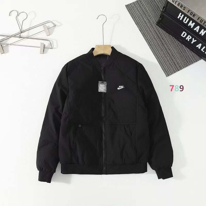 P170💰
NIKE耐克休闲棒球领开衫羽绒服夹克外套
冲冲冲。这是一款经典时尚休闲羽绒服,全压胶羽绒服。外套 走着简约大气时尚风格,适合所有年龄段,上身有型显瘦,面料品质也是超级的好 !
颜色:黑色 蓝灰 卡其
面料防风透气聚科技为一体,是现代科技面料最高产品,只有全球几家大牌才拥有这项技术,原单工厂货,国内出口的货!插手口袋 做工精致细腻,下摆袖口都是定制条纹间色螺纹!!!!衣服整体更加突出时尚个性简单大气,山东高端代工厂出货!
所有的面料配件都是外贸公司客供!