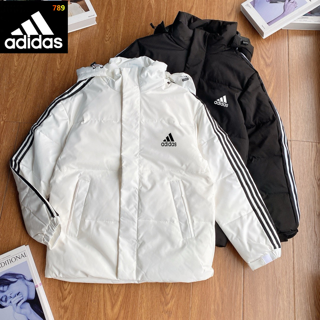 P190💰 【阿迪达斯羽绒服】 🍩阿迪达斯Adidas 三叶草三条杠立领羽绒服 保暖收割机,yyds,防寒厚款锁住温暖,零下温度轻松应对,甄选健康棉,品质严格把控,舒适柔软保暖性出色,反复洗涤不变形,不易结团,冬天必备款棉服,随便怎么搭都好看,巨巨巨巨舒服,保暖不臃肿,日常搭配绝绝子! 颜色:白色 黑色