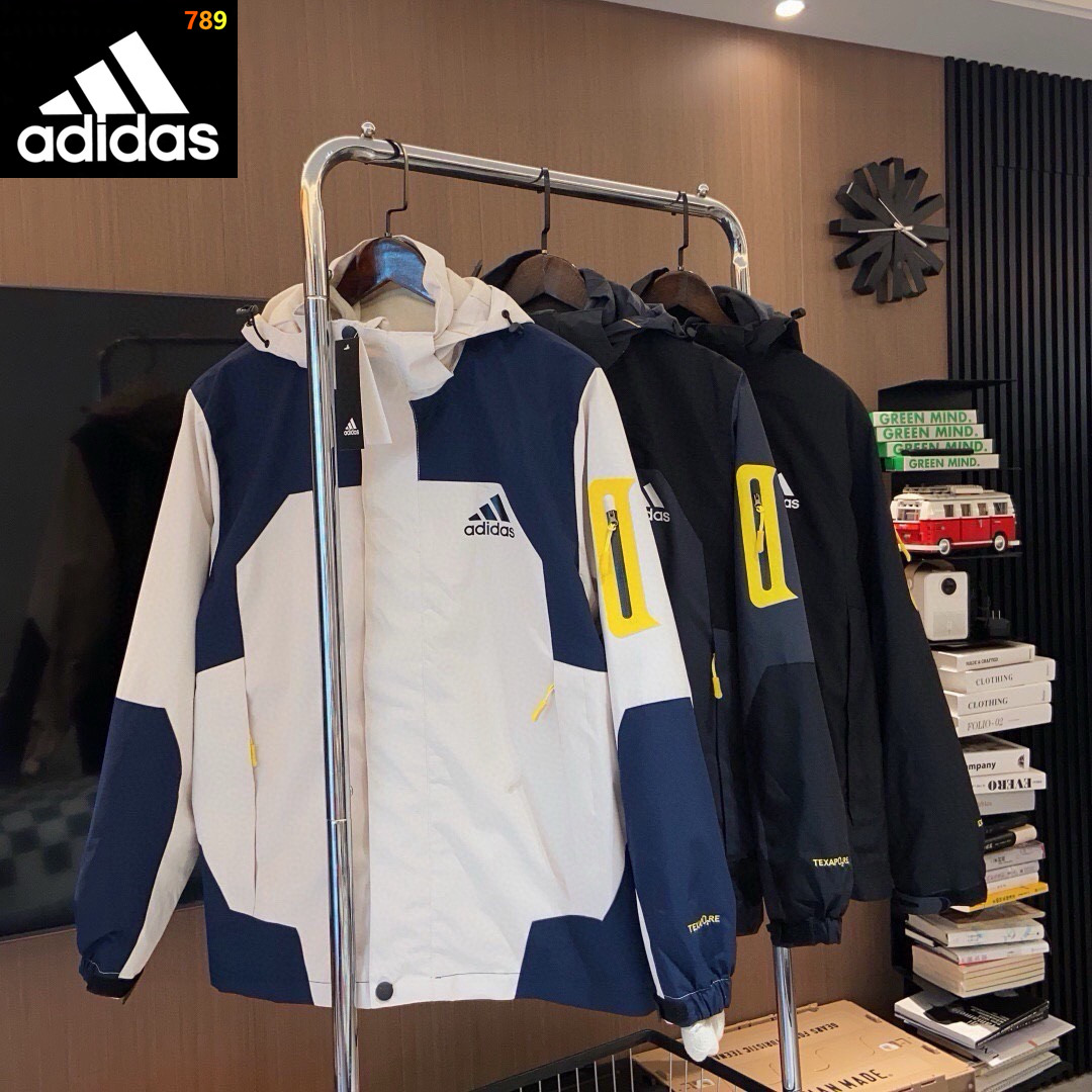 P195💰
Adidsa 阿迪达斯三道杠专柜经典款三合一两件套拼接男女情侣款冲锋衣夹克🐂

🌟可拆卸羽绒内胆三合一冲锋衣！！👍🏻隐藏式拉链，防钻风袖口！！防水魔术贴！！每一处细节都非常完美！！此款外层TEXAPORE外层防水透气、内层保暖内胆！！💥可单穿、亦可两者搭配着穿♻️防水透气的牛货，全方位防水透气面料！！外层面料耐磨，同时提供优良的保暖性能！!防风，防水，冬季外出有它，不惧严寒，雨雪无阻！！❄️

颜色：黑色  灰色 米白色