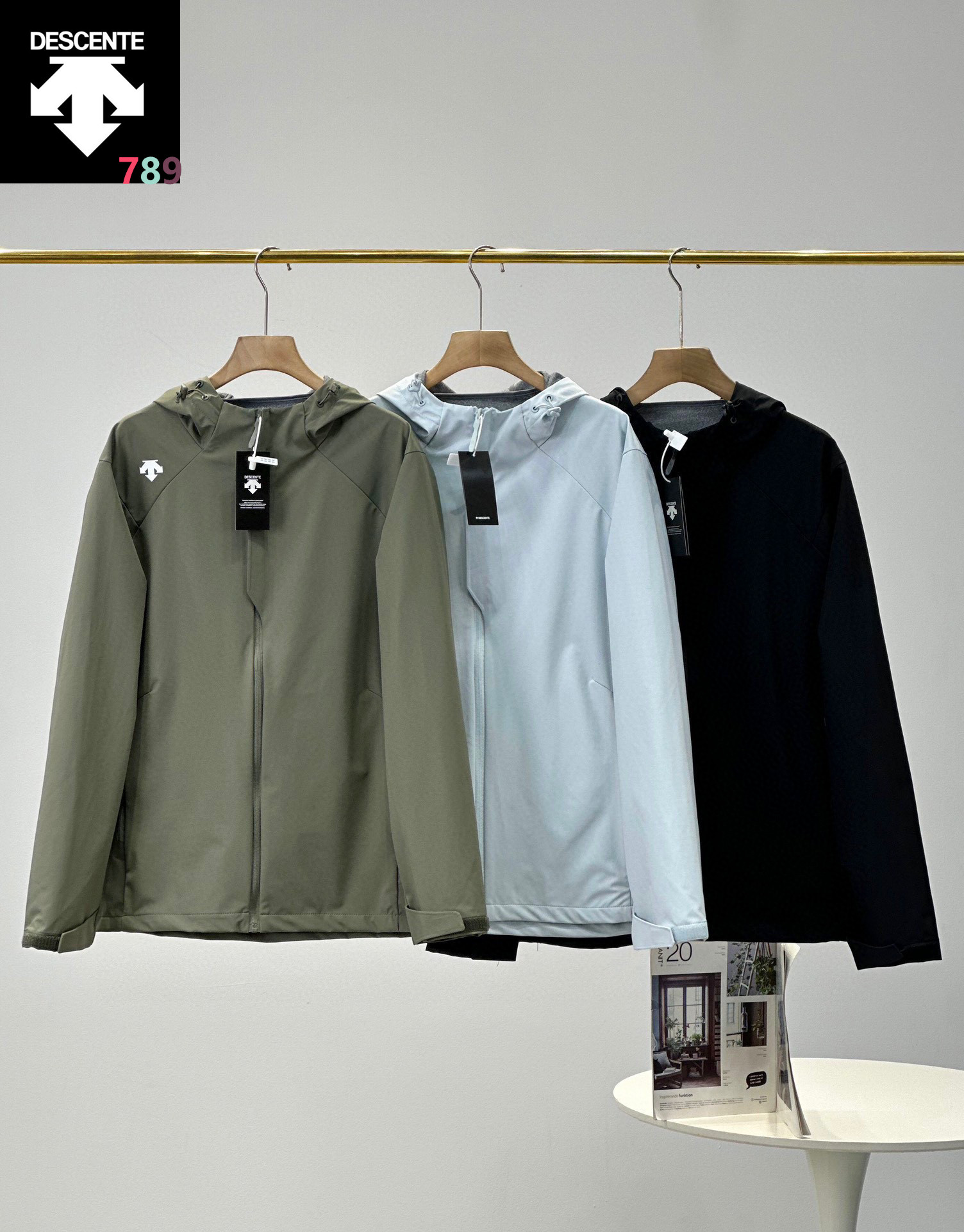 【06980】DESCENTE Hooded Windproof Jacket