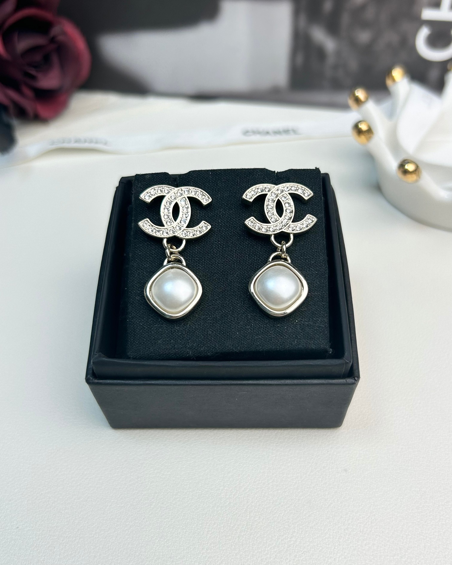 NO:101297,Xiaoxiang new style diamond pearl pendant double c diamond earrings, Chanel earrings, chanel, earrings19860909小香新款 菱形珍珠吊坠双c 镶钻耳环,香奈儿耳钉,chanel,earrings,Jewelry