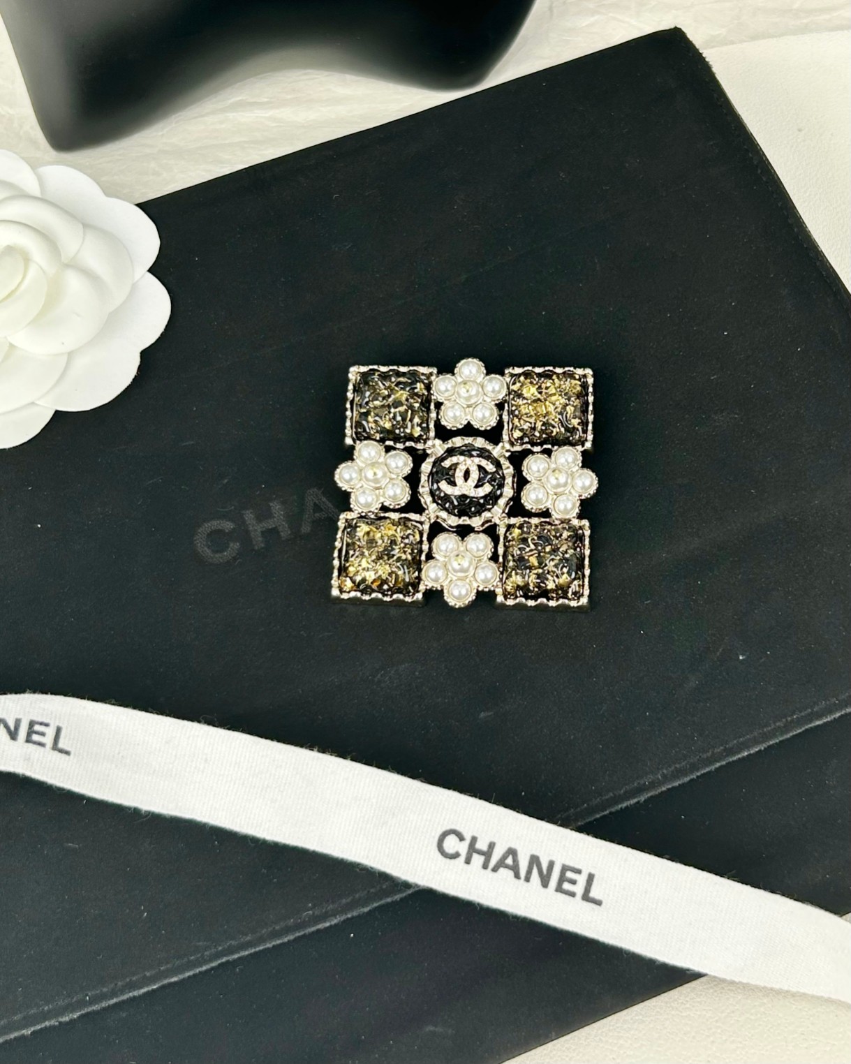 NO:101604,CHANE new square small flower golden lava pearl flower brooch, Chanel brooch, chanel, chanel, brooch, breastpin19860909CHANE 新款方形小花金色熔岩珍珠花朵胸针,香奈儿胸针,chanel,chanel,brooch，breastpin,Jewelry