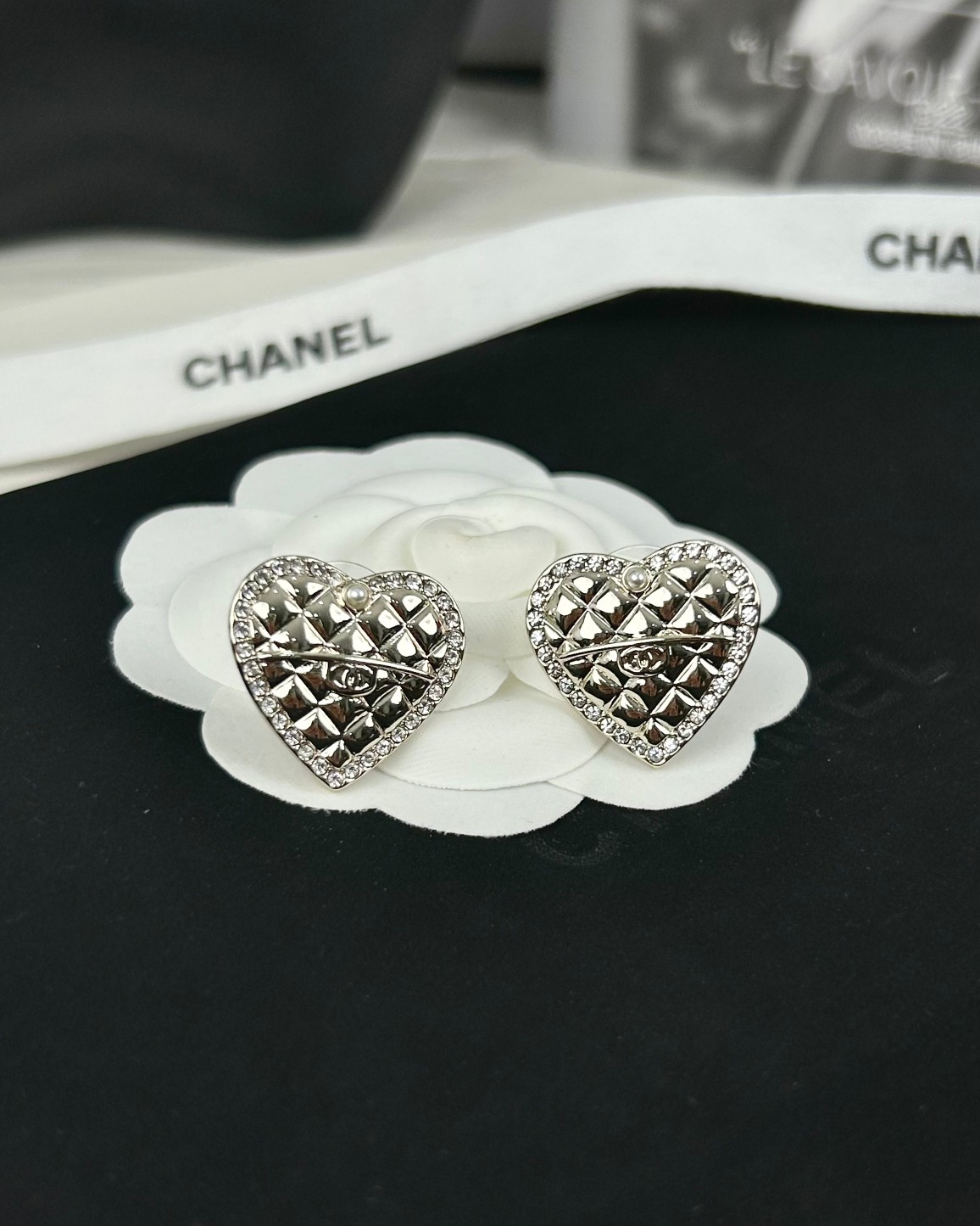 NO:101610,CHANE new peach heart diamond plaid pearl diamond stud earrings, Chanel earrings, chanel, chanel19860909CHANE 新款桃心菱格纹珍珠镶钻耳钉,香奈儿耳钉,chanel,chanel,Jewelry