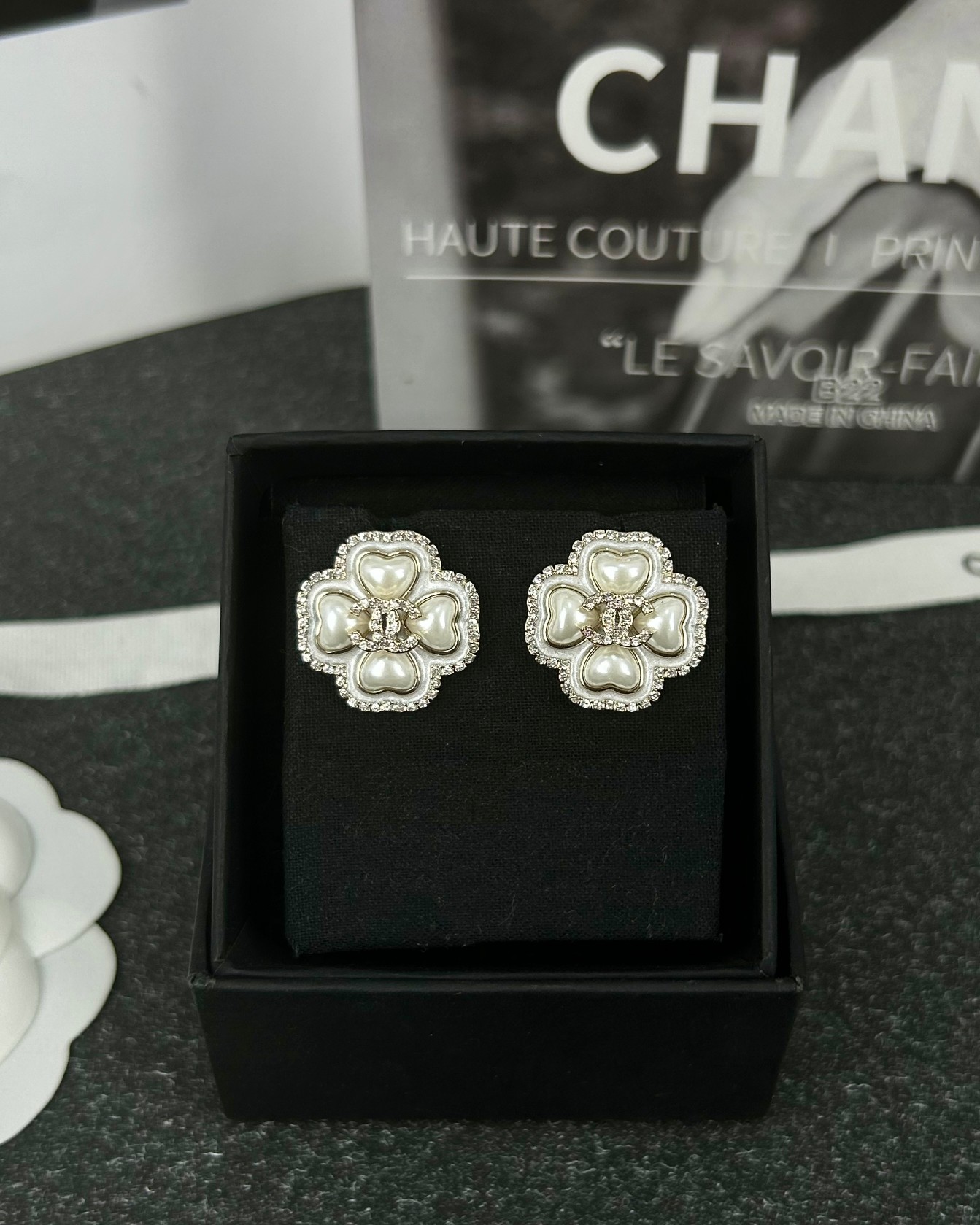 NO:816793,Ch@nel Xiaoxiang love pearl four-leaf clover resin diamond earrings, Chanel earrings, chanel19860909Ch@nel小香爱心珍珠四叶草树脂镶钻耳钉,香奈儿耳钉,chanel,Jewelry