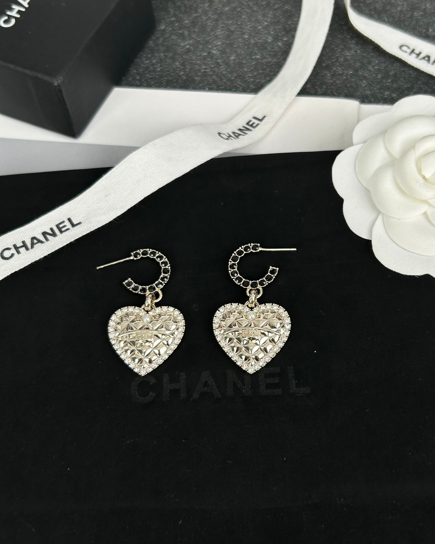 NO:101828,Xiaoxiang new style love heart diamond diamond black diamond earrings, earrings19860909小香新款 爱心桃心 菱格纹镶钻 黑钻C 耳环,,earrings,Jewelry
