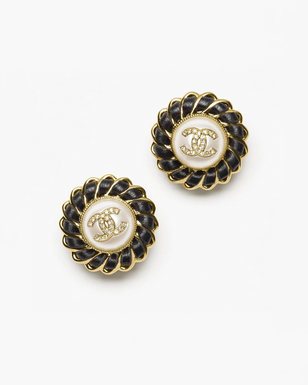 NO:102280,Xiaoxiang new style black leather rhinestone round earrings, Chanel earrings, chanel19860909小香新款 黑色穿皮 水钻圆形耳钉,香奈儿耳钉,chanel,Jewelry