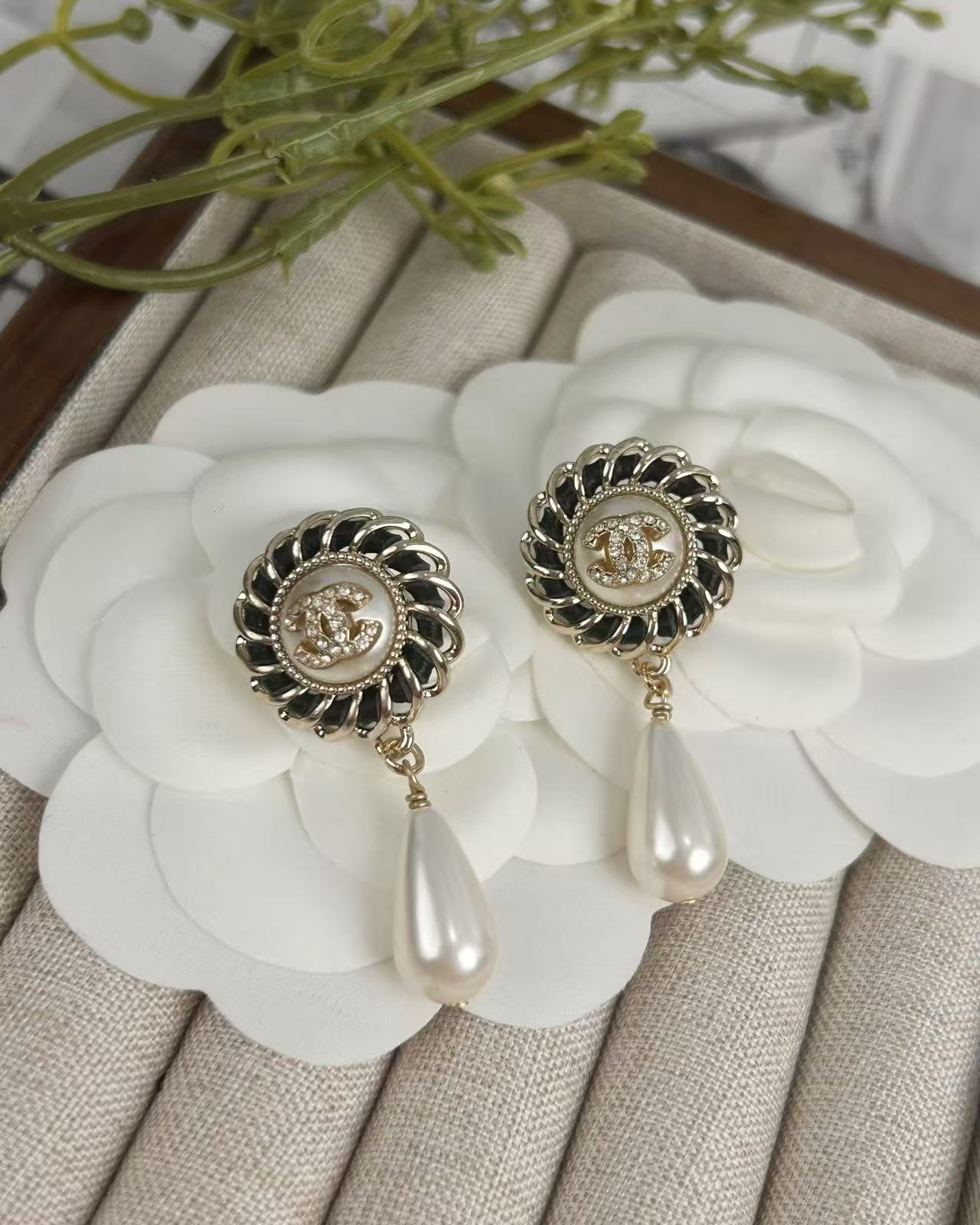 Chanel luxury earrings 4