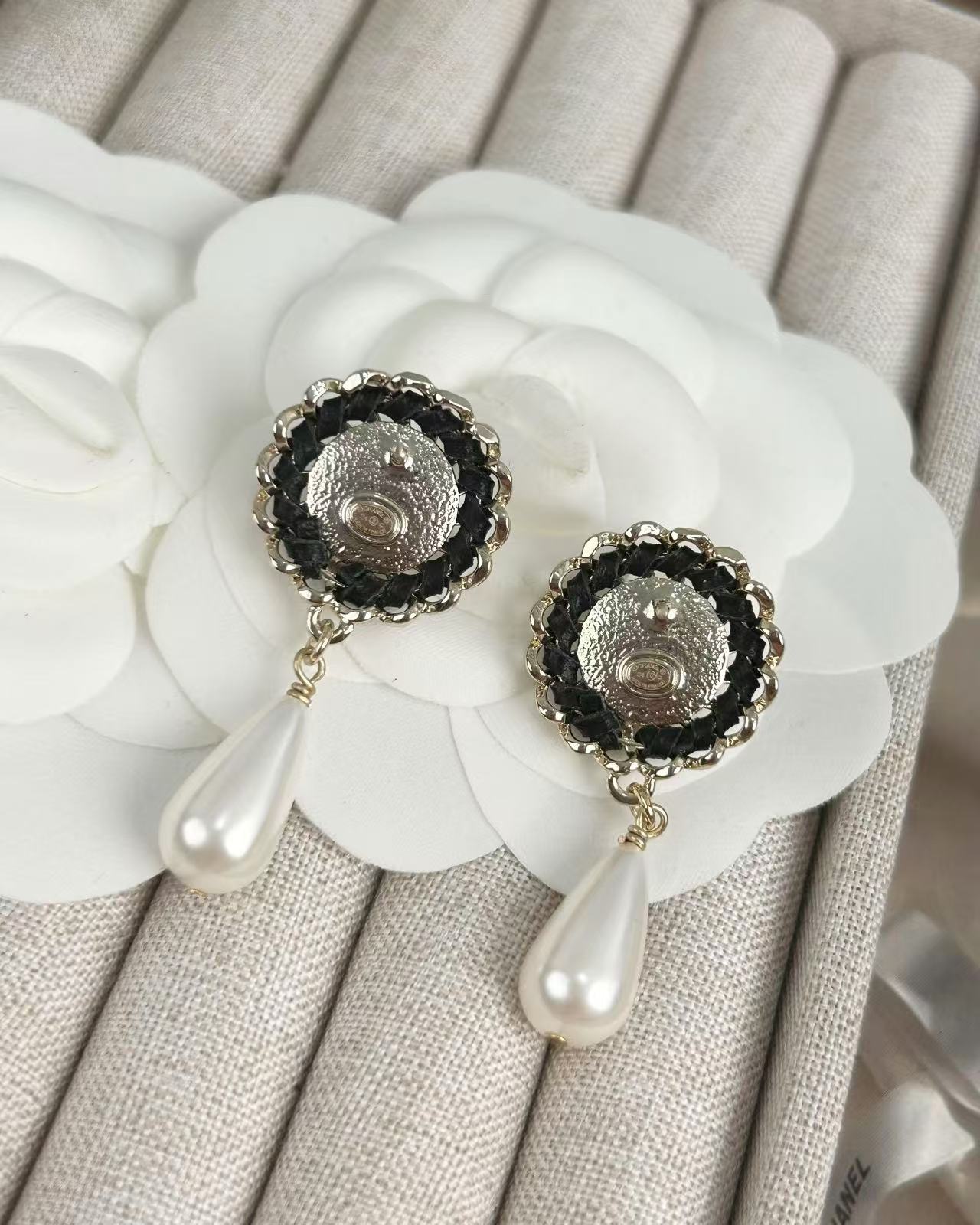 Chanel luxury earrings 8