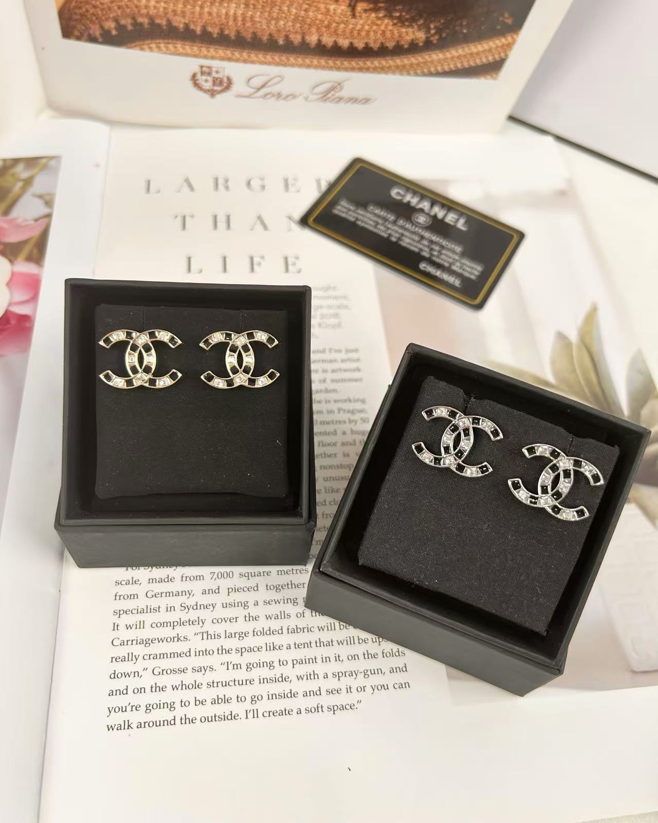 NO:102548,Xiaoxiang new style black oil-drop square diamond classic earrings gold silver (optional for two colors), Chanel earrings, chanel, earrings19860909小香新款 黑色滴油 方钻经典款耳环 金色 银色（两色可选）,香奈儿耳钉,chanel,earrings,Jewelry