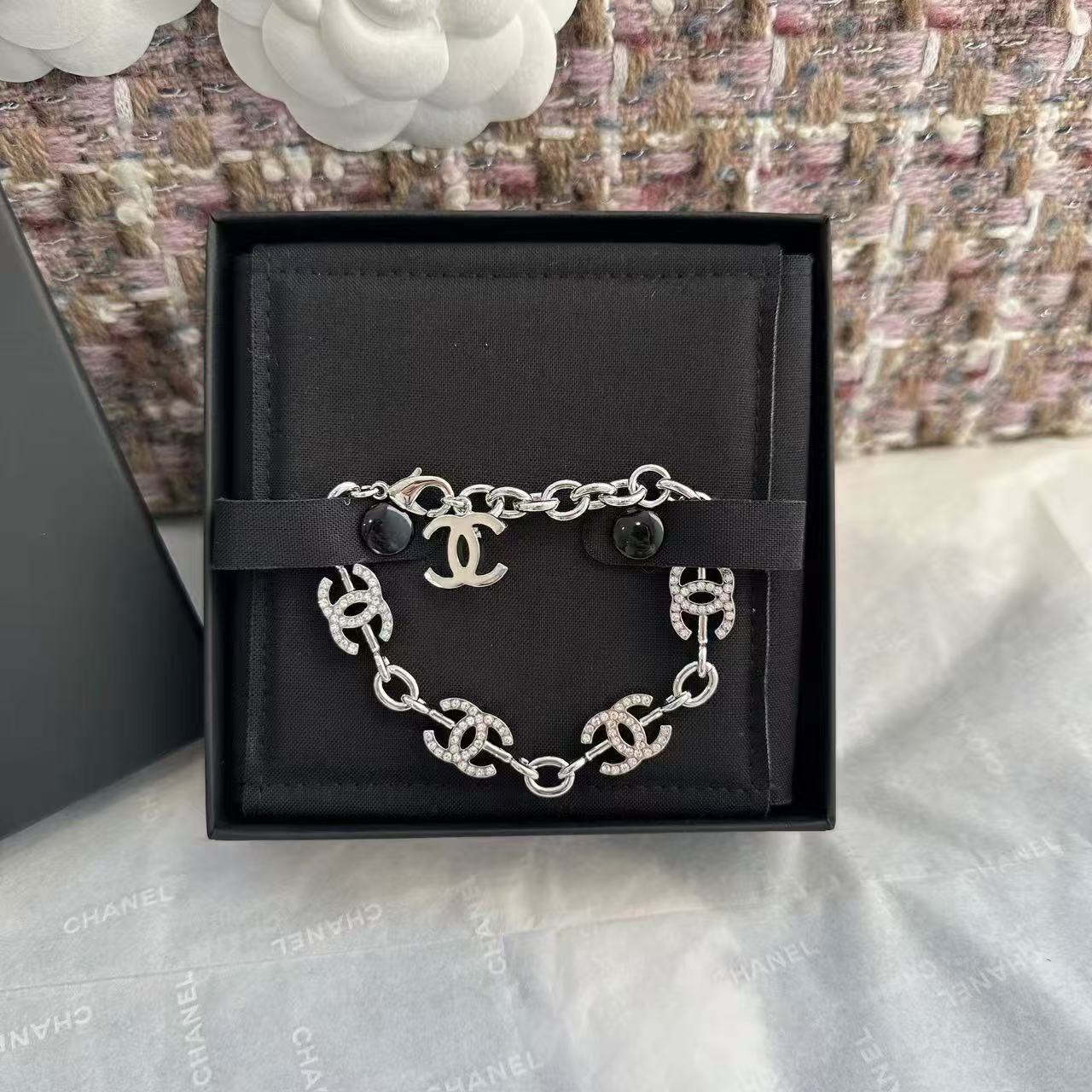 NO:817115,Xiaoxiang's new thick-soled silver Cuban chain double C full diamond adjustable bracelet, Chanel bracelet, chanel, bracelet19860909小香新品厚底银色古巴链双c满钻可调节手链,香奈儿手链,chanel,bracelet,Jewelry