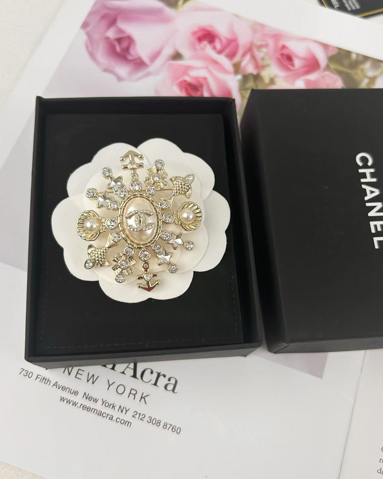 NO:102602,Xiaoxiang new marine series multi-element brooch Star small fish four-leaf clover shell, Chanel brooch, chanel, brooch, breastpin19860909小香新款海洋系列多元素胸针 星星小鱼四叶草贝壳,香奈儿胸针,chanel,brooch，breastpin,Jewelry