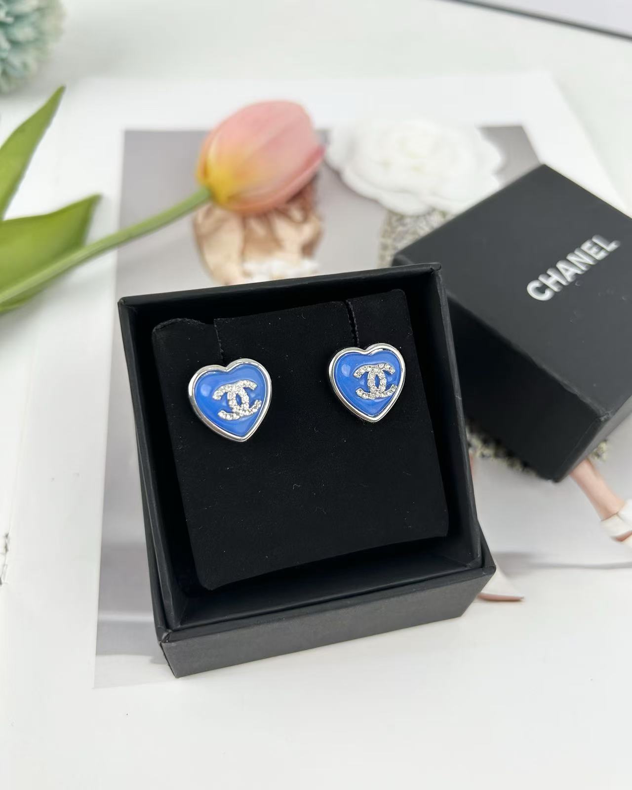 NO:103954,Xiaoxiang new product, rhinestone double c, blue love earrings, Chanel earrings, chanel19860909小香新品 水钻双c 蓝色爱心耳钉,香奈儿耳钉,chanel,Jewelry