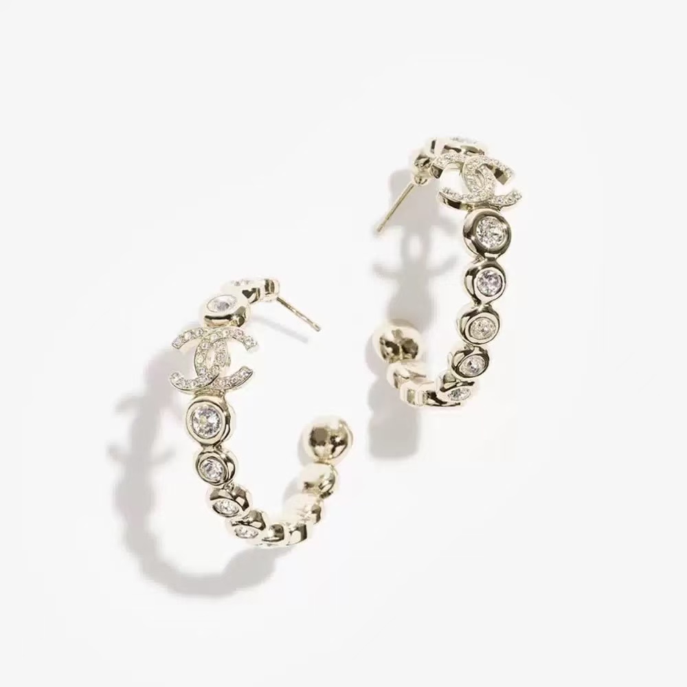 NO:104449,Xiaoxiang new products, temperamental socialites, rhinestone ring earrings, Chanel earrings, chanel, earrings19860909小香新品 气质名媛 水钻圈圈耳环,香奈儿耳钉,chanel,earrings,Jewelry