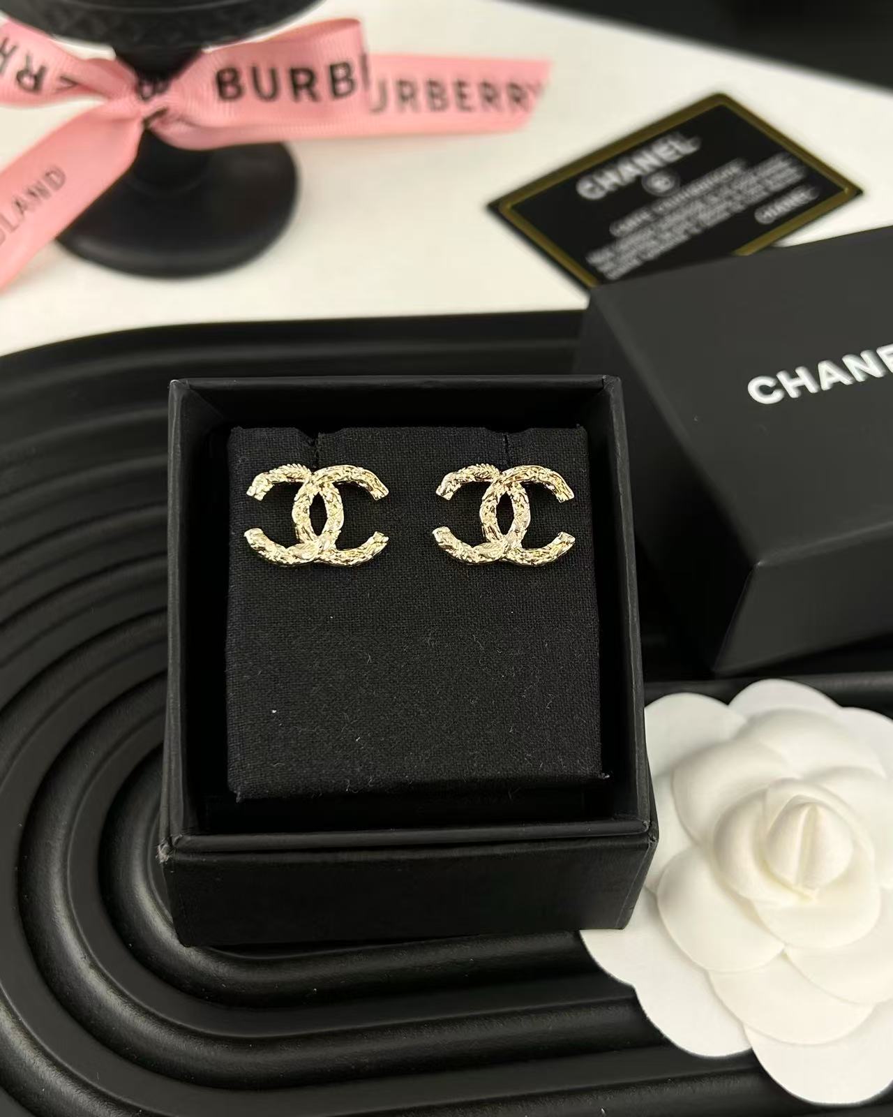 NO:104462,Xiaoxiang new style, golden wheat ears and leaves relief, double C earrings, Chanel earrings, chanel19860909小香新款 金色 麦穗树叶浮雕 双c耳钉,香奈儿耳钉,chanel,Jewelry
