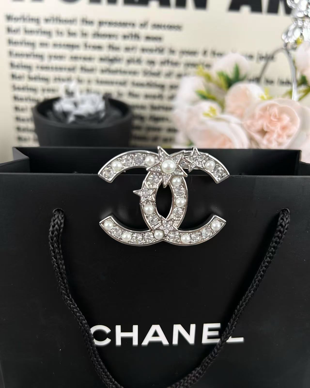 NO:359153,Xiaoxiang new style silver full diamond double c star pearl classic brooch, Chanel brooch, chanel, brooch, breastpin19860909小香新款 银色满钻双c 星星珍珠 经典款胸针,香奈儿胸针,chanel,brooch，breastpin,Jewelry