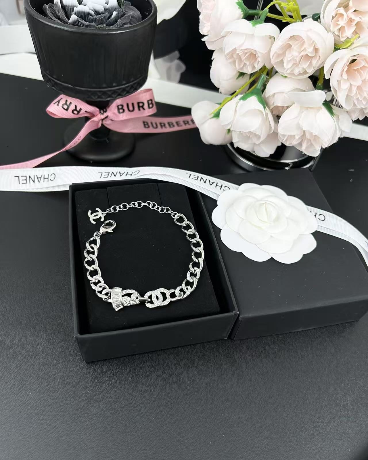 NO:359426,Xiaoxiang new style silver bird style double c chain style bracelet, Chanel bracelet, chanel, bracelet19860909小香新款 银色 飞鸟造型 双c链条款 手链,香奈儿手链,chanel,bracelet,Jewelry