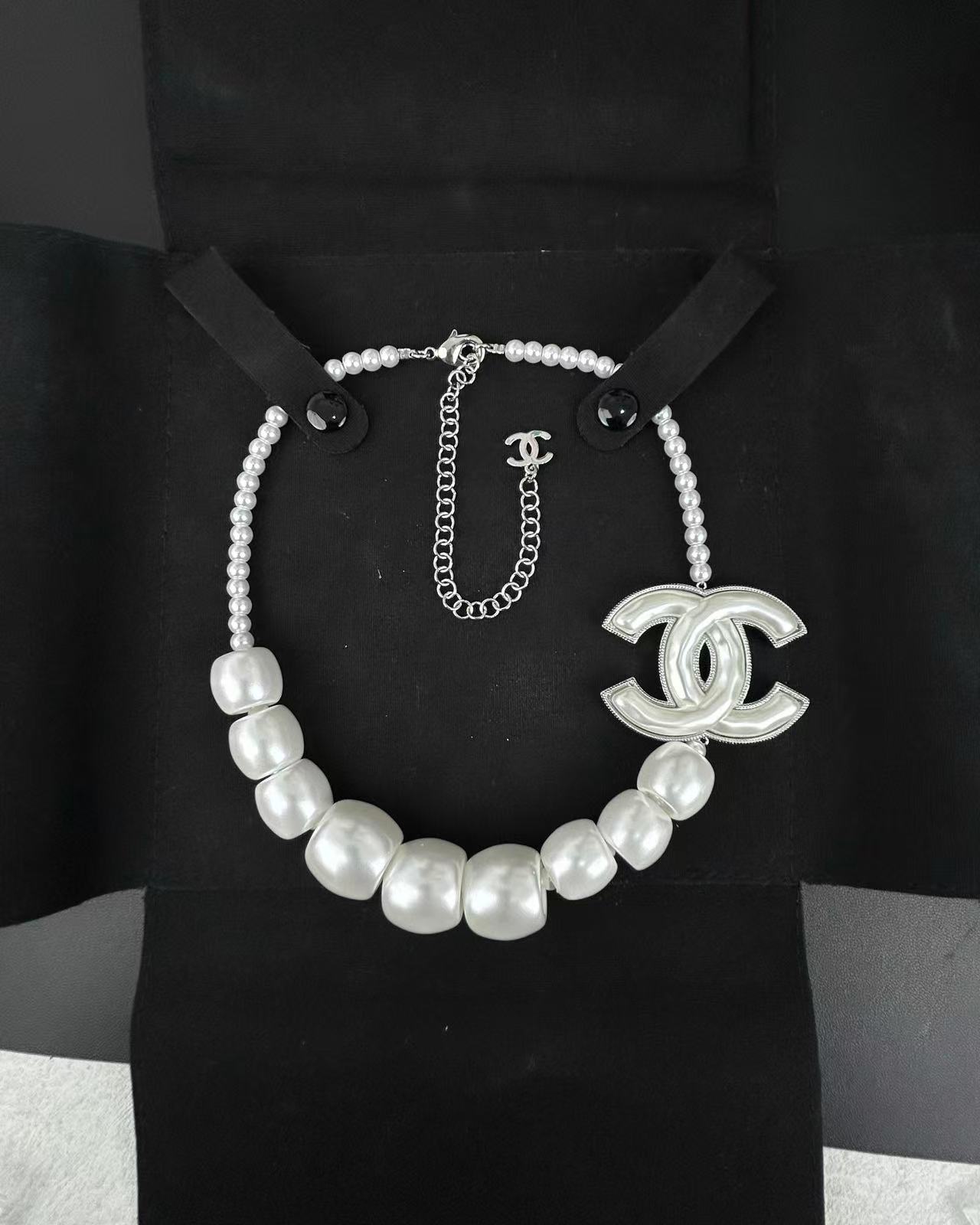 NO:359538,Xiaoxiang new product 25C fashion and exquisite white pearl double c choker necklace, Chanel necklace, chanel, necklace19860909小香新品 25C 时尚精美 白色大珍珠 双c颈链项链,香奈儿项链,chanel,necklace,Jewelry