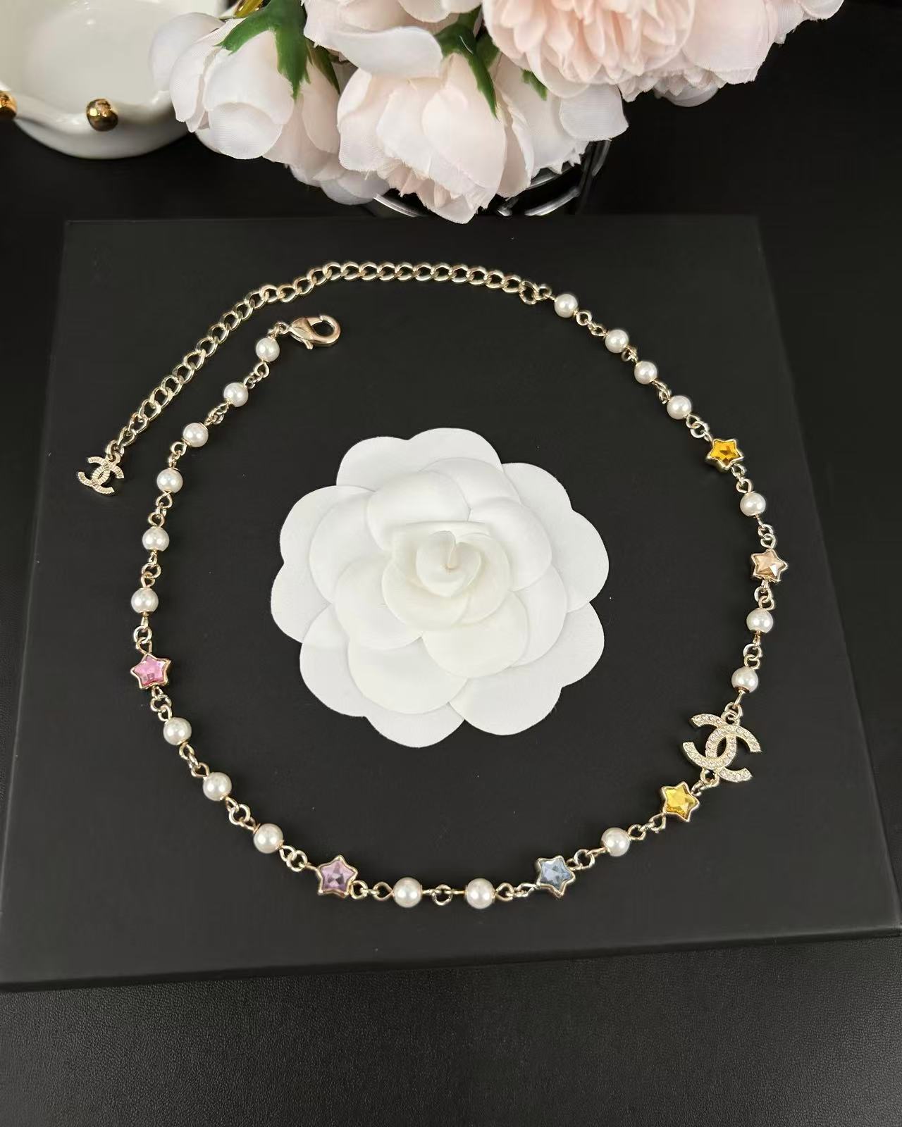 NO:677981,Xiaoxiang's new color five-pointed star diamond, double C pearl, high-end necklace, summer dopamine, Chanel necklace, chanel, necklace19860909小香新款 彩色 五角星星星彩钻 双c珍珠 高级感 项链 夏日多巴胺,,香奈儿项链,chanel,necklace,Jewelry