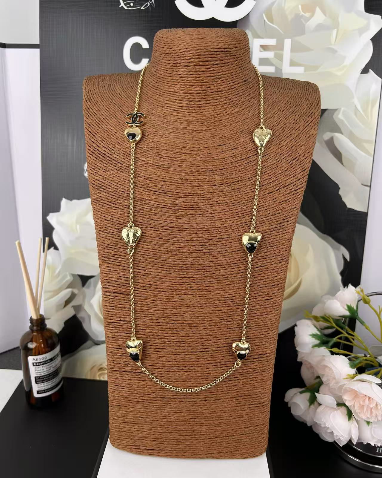 NO:361337,Xiaoxiang new long necklace black gold heart love sweater chain, Chanel necklace, chanel, sweaters, necklace19860909小香新款长款项链 黑金桃心 爱心 毛衣链,香奈儿项链,chanel,sweaters,necklace,Jewelry