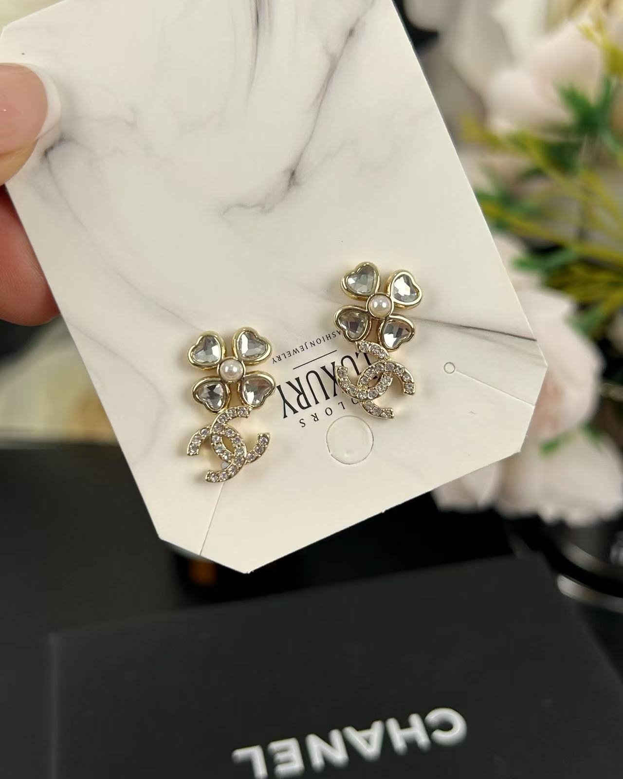 ¥98 
小香新款 爱心四叶草 满钻双c 小耳钉🍀