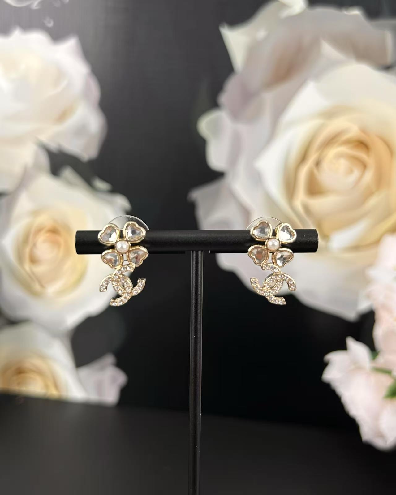 ¥98 
小香新款 爱心四叶草 满钻双c 小耳钉🍀