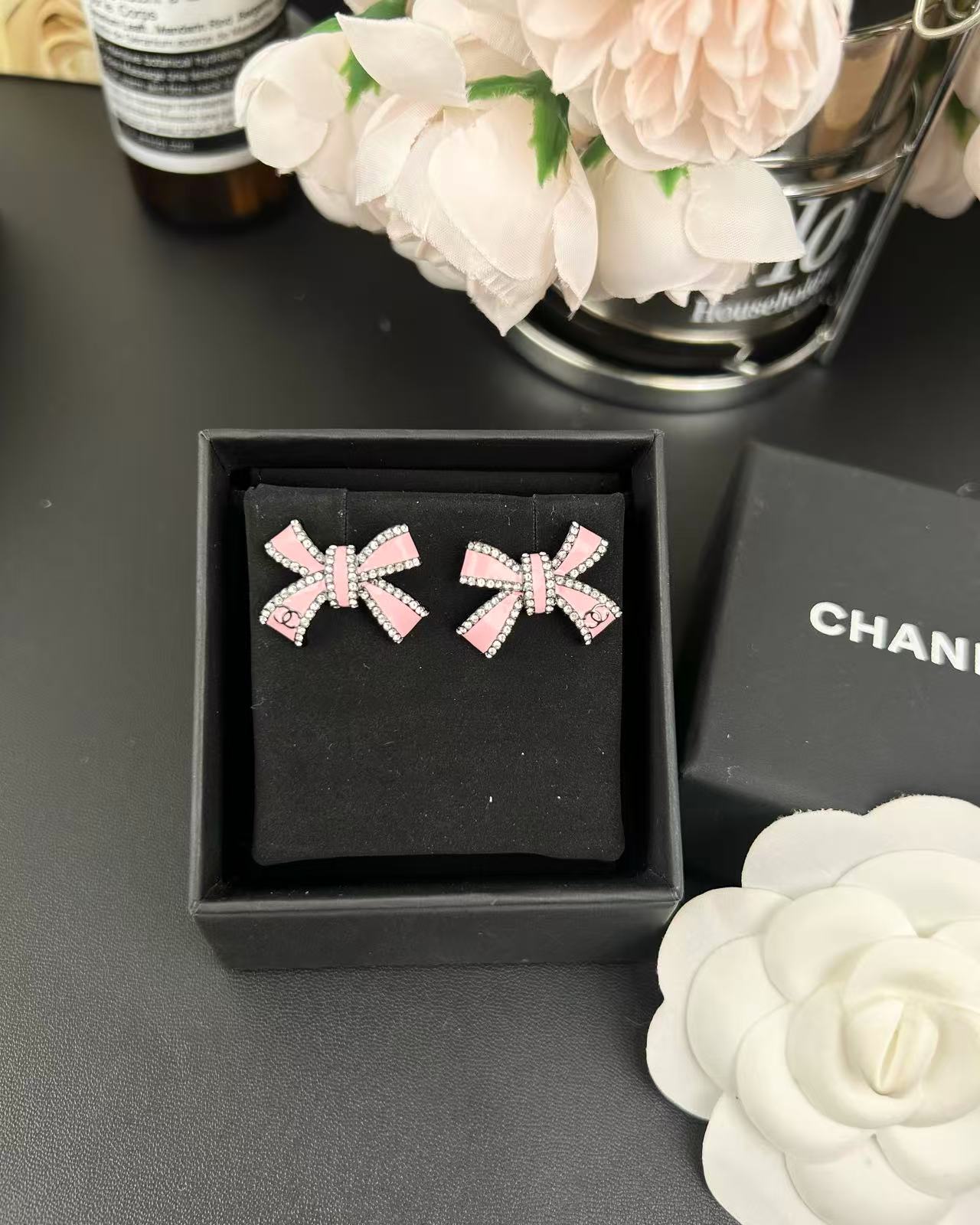 NO:361390,Xiaoxiang new style pink bow design high-end temperament stud earrings 2.3cm, Chanel earrings, chanel19860909小香新款 粉色蝴蝶结设计高级感气质耳钉 2.3cm,香奈儿耳钉,chanel,Jewelry