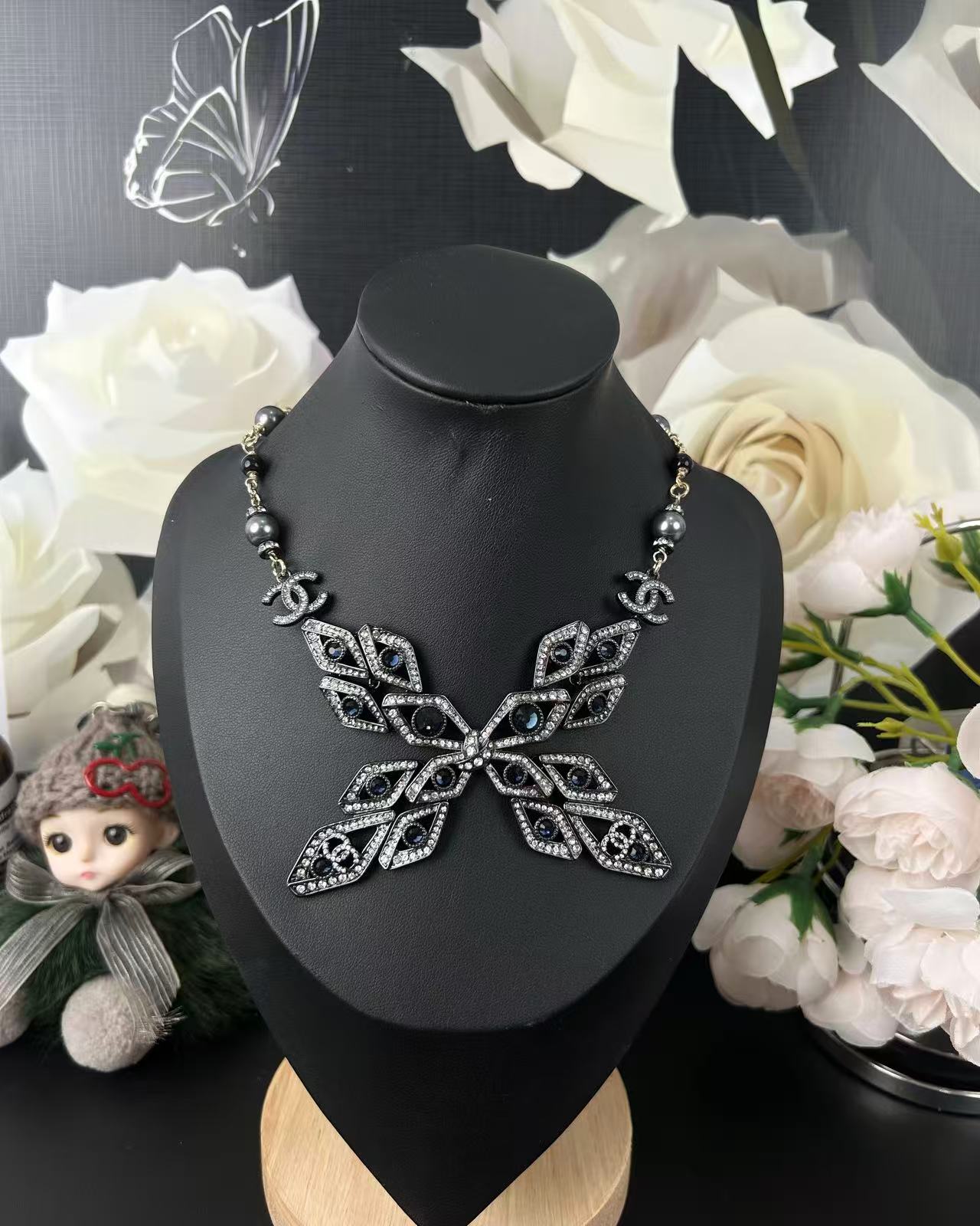 NO:361317,Xiaoxiang new style 25a gun color big butterfly rhinestone necklace, Chanel necklace, chanel, necklace19860909小香新款 25a枪色 大蝴蝶 水钻颈链项链,香奈儿项链,chanel,necklace,Jewelry