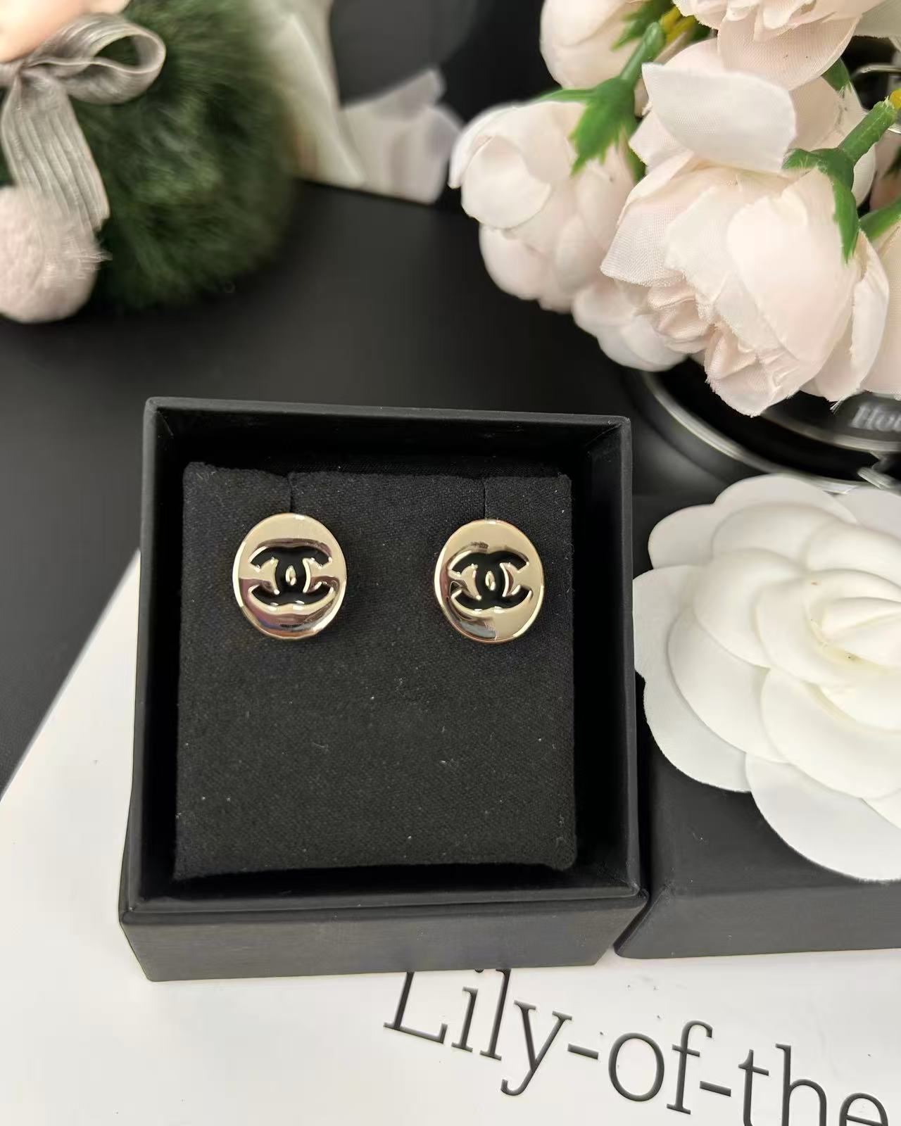 NO:361380,Xiaoxiang new style 25b black enamel double c round diamond earrings, Chanel earrings, chanel19860909小香新款 25b 黑珐琅双c圆形菱格耳钉,香奈儿耳钉,chanel,Jewelry