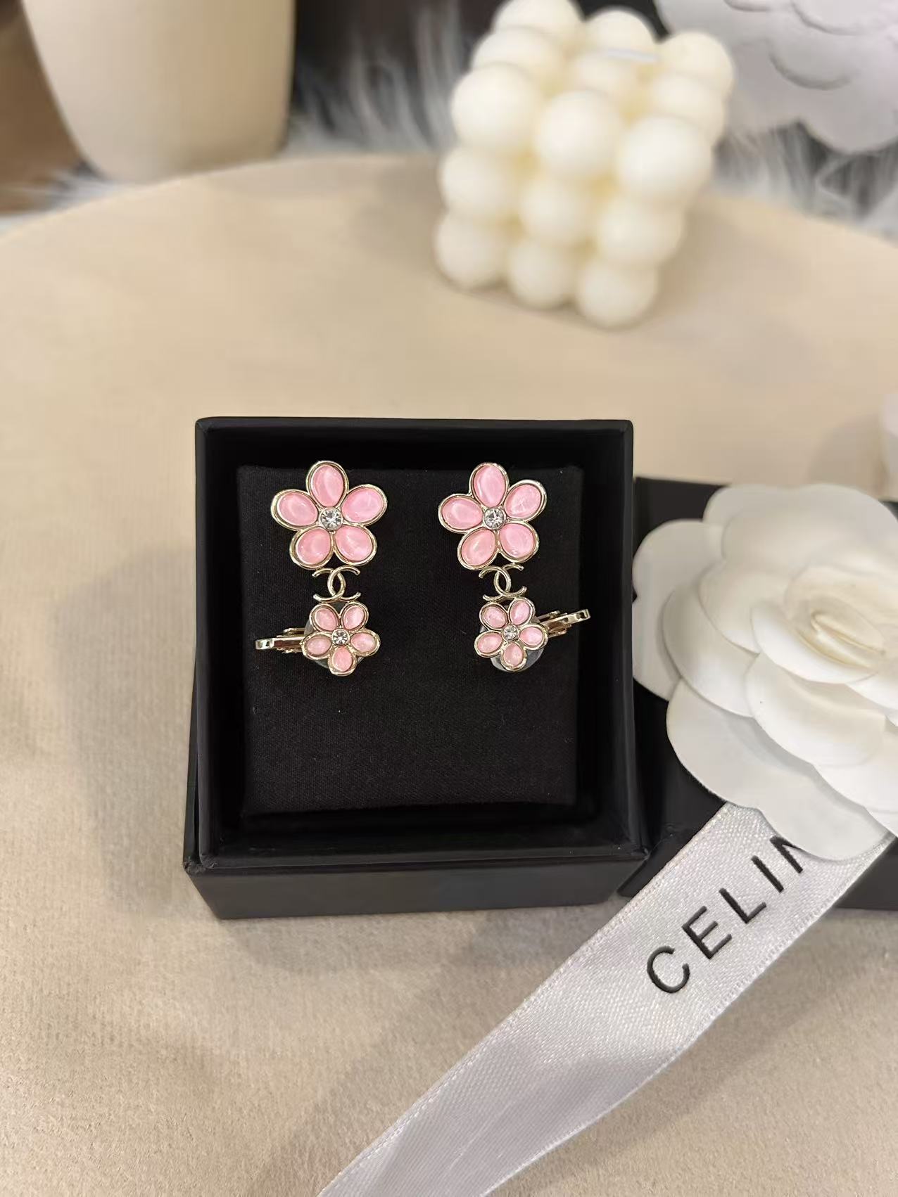 NO:858012,Xiaoxiang's new 26C resin pink floral ear bone clip, earrings, Chanel earrings, chanel19860909小香新款 26C 树脂粉色花耳骨夹 耳夹耳钉,香奈儿耳钉,chanel,Jewelry