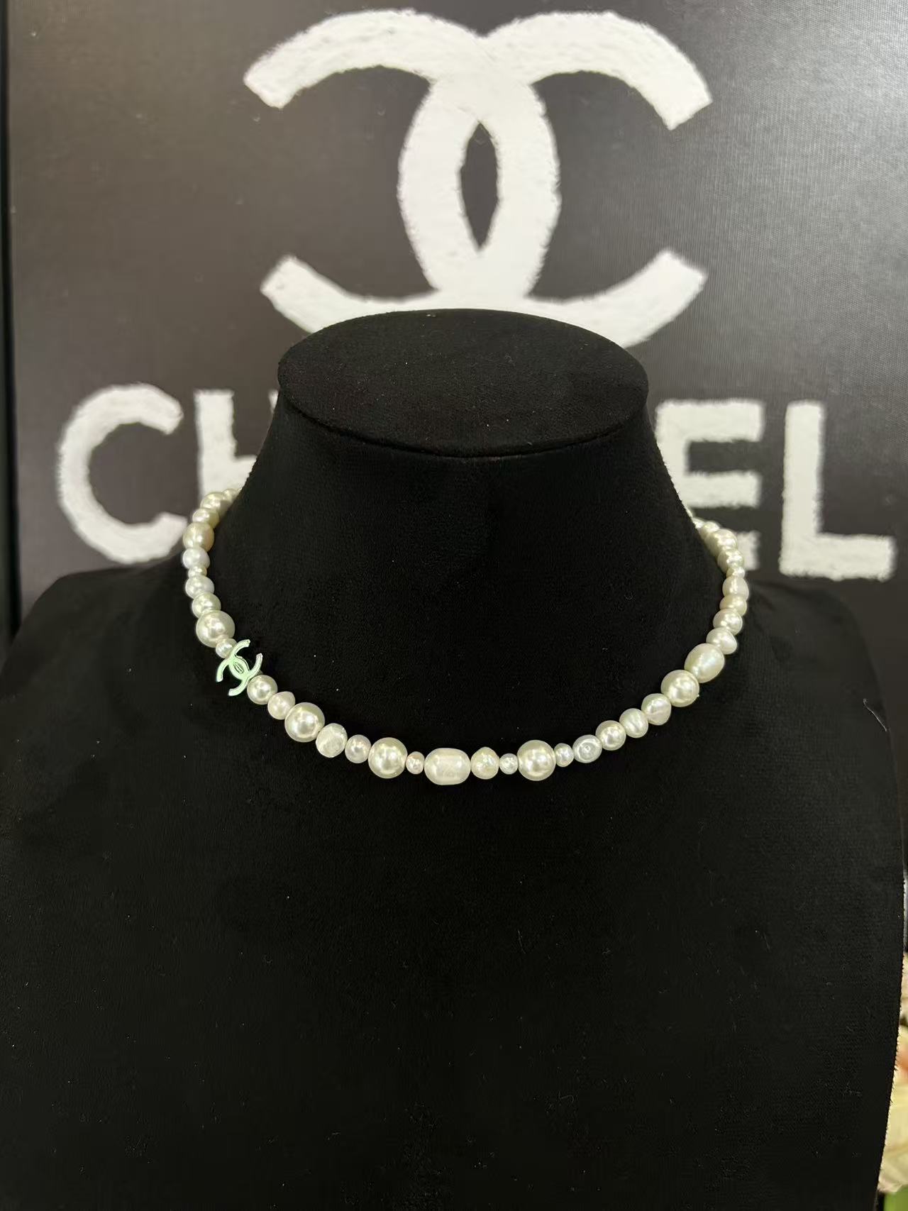 NO:881604,Xiaoxiang 26S new style natural freshwater pearls special-shaped beads glossy C necklace, Chanel necklace, chanel, necklace19860909小香26S新款 天然淡水珍珠 异形珠 光面C项链,香奈儿项链,chanel,necklace,Jewelry