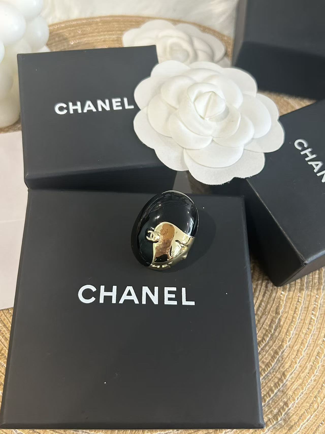 NO:921658,Xiaoxiang's new 26a simple and fashionable oval enamel head brooch, Chanel brooch, chanel, brooch, breastpin19860909小香新款 26a简约时尚 椭圆珐琅人头胸针,香奈儿胸针,chanel,brooch，breastpin,Jewelry