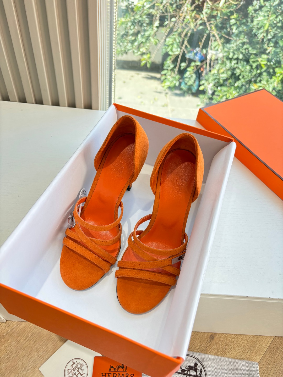 NO:593270,G393Hermès Hermès 25WF new product Kelly buckle thin strap high-heeled sandals The legendary gene of the Kelly bag meets the summer walking sandals and becomes a concrete expression of elegance. The iconic rotating Kelly metal buckle design is carefully polished and becomes the finishing touch of the toe Palladium_009, sandals, hermes, hermes, sandals19860909G393Hermès 爱马仕25WF新品Kelly扣 细带高跟凉鞋Kelly包的传奇基因邂逅夏日步履款凉鞋便成了优雅的具象化表达.标志性的旋转Kelly金属扣设计匠心打磨成为足尖的点睛之笔钯_009,凉鞋,hermes,hermes,sandals,Women's Shoes