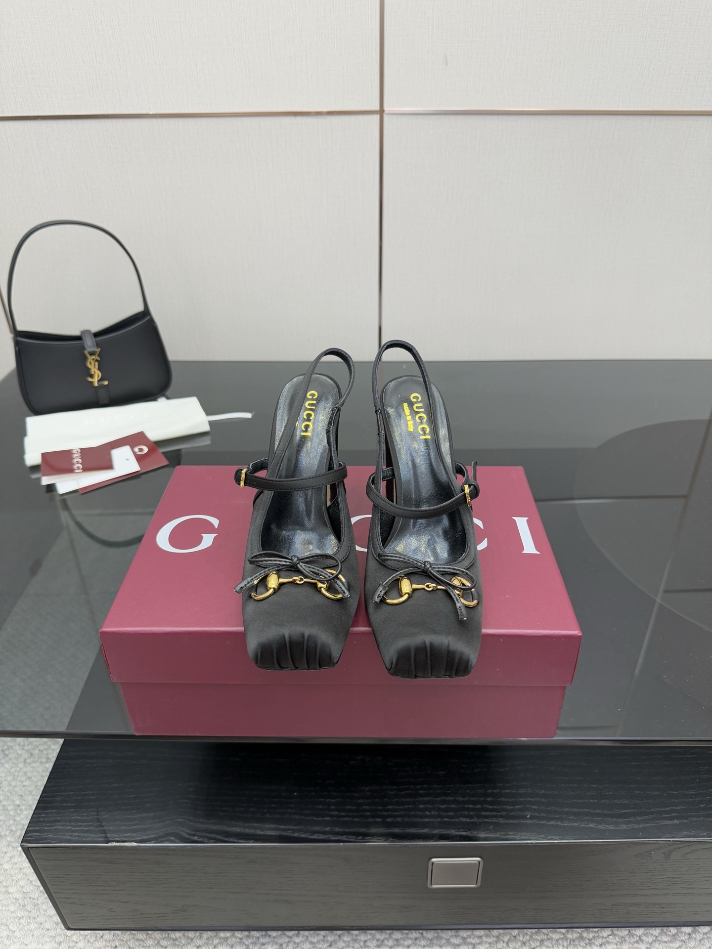 NO:593258,GUCCI Thick Heel Horsebit High Heel Ballet Sandals As an outstanding representative of Gucci's design heritage, the Jordaan series horsebit loafers vividly highlight the classic and elegant style. This shoe is made of the brand's iconic monogram canvas, making it a timeless classic. This shoe is made of soft material and has a silhouette_002, sandals, gucci, loafers, sandals19860909GUCCI 粗跟马衔扣高跟芭蕾舞凉鞋 作为Gucci设计传承的杰出代表,Jordaan系列饰马衔扣乐福鞋生动彰显经典优雅格调.这款鞋履采用品牌标志性字母图案帆布,成就隽永经典.这款鞋履材质柔软,廓形_002,凉鞋,gucci,loafers,sandals,Women's Shoes