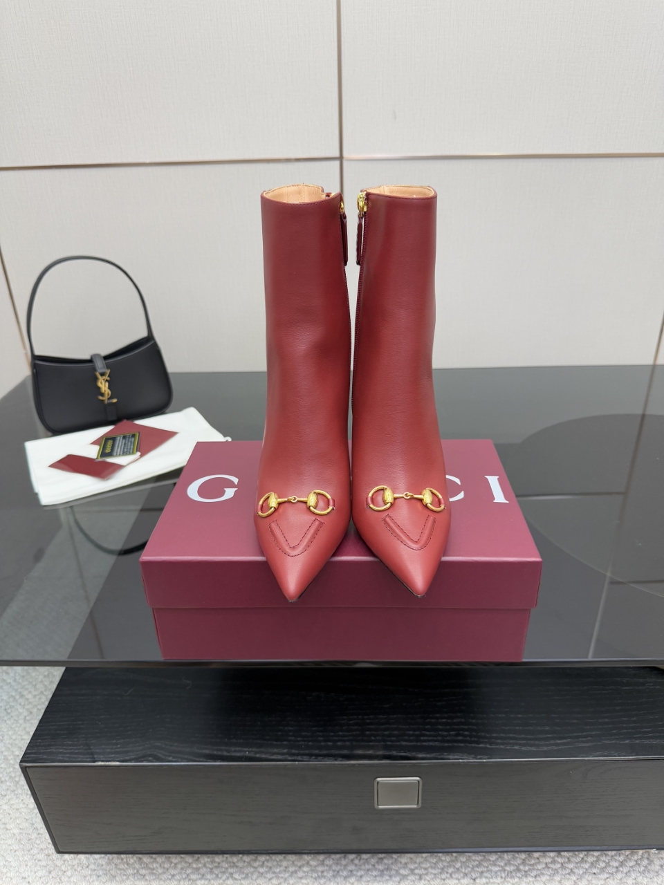 NO:593250,Leather and fabric Gucci’s classic autumn and winter pointed-toe chain high-heeled short boots!  The most unmissable pair of boots this year!  The overall last shape is smooth and delicate, exquisite and versatile without losing fashion sense! The delicate leather texture is very soft and comfortable. The hollow upper looks sexy and high-end. Pointed toe_002, boots, gucci, boots19860909皮面 布面 Gucci 经典爆款秋冬尖头链条高跟短靴！ 今年最不能错过的一双靴子！整体楦型流畅秀气,精致百搭又不失时髦感!细腻的皮质感,很软很舒服,鞋面镂空显得性感又高级,尖头_002,靴子,gucci,boots,Women's Shoes