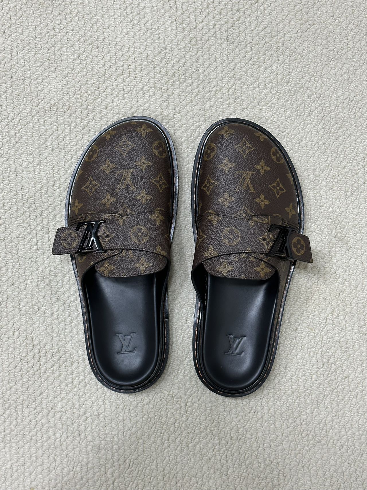 图片[2]-【佛山超A版】Louis Vuitton Easy LV皮革拼接博肯半包头拖鞋凉鞋全网首发 原版开发纳米级复刻独家私模大底内里采用全粒面头层牛皮原厂进口特A9级真正1：1老花鞋面（9级为最顶面料）印花对点对位定制电镀五金整体还原度95%以上经典老花永不过时！原版发售9800+ 尺码：383940414243444546-选品中心