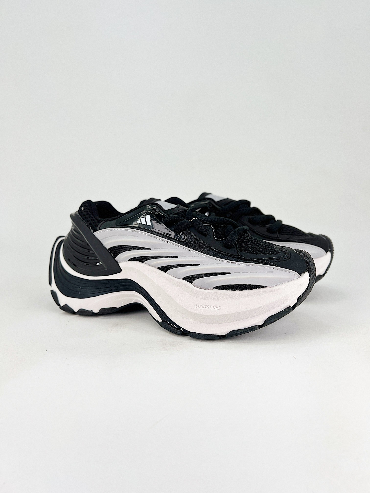 图片[2]-双11福利第2️⃣9️⃣波 Ad Vento XLG MTW 脉冲系列 复古休闲老爹鞋 官方同步上架 鞋面是透气网面和皮革拼接 脚感轻盈 不闷汗 每次穿着跑步都感觉脚底在自由呼吸 鞋底是ad经典的防滑设计 纹路很深 抓地力超稳 低帮设计很显脚踝纤细 却不失满满的包围安全感 尺码：36-45带半码-选品中心