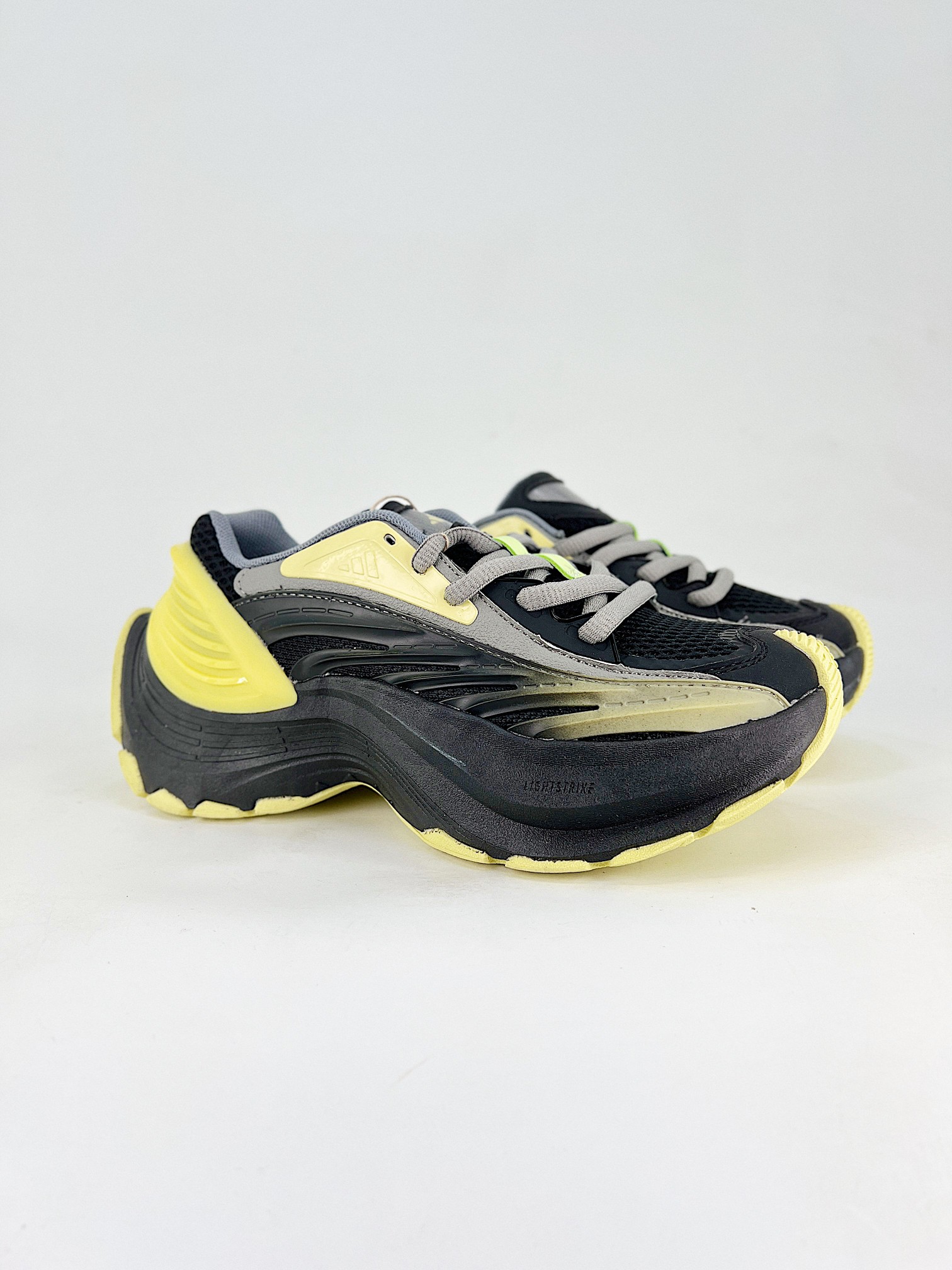 图片[5]-双11福利第2️⃣9️⃣波 Ad Vento XLG MTW 脉冲系列 复古休闲老爹鞋 官方同步上架 鞋面是透气网面和皮革拼接 脚感轻盈 不闷汗 每次穿着跑步都感觉脚底在自由呼吸 鞋底是ad经典的防滑设计 纹路很深 抓地力超稳 低帮设计很显脚踝纤细 却不失满满的包围安全感 尺码：36-45带半码-选品中心