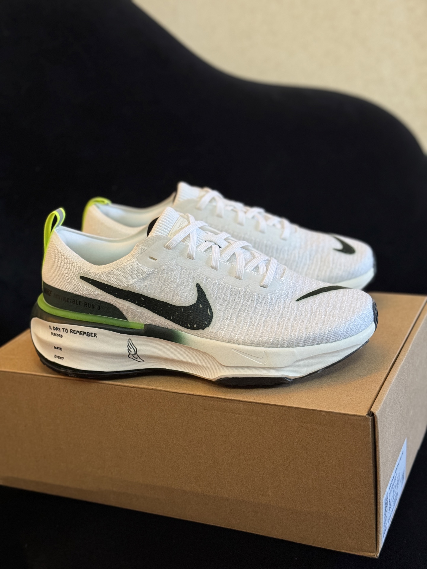 双11福利第4️⃣4️⃣波 奥莱专柜版 Nike ZoomX Invincible Run 3舒适百搭透气 低帮 马拉松长跑竞速跑步鞋 鞋子不好不要钱 专柜一致的品质 细节做工 之前的充正货 现在直接白菜价做活动 运动必推的专业好鞋 尺码：36-45-选品中心